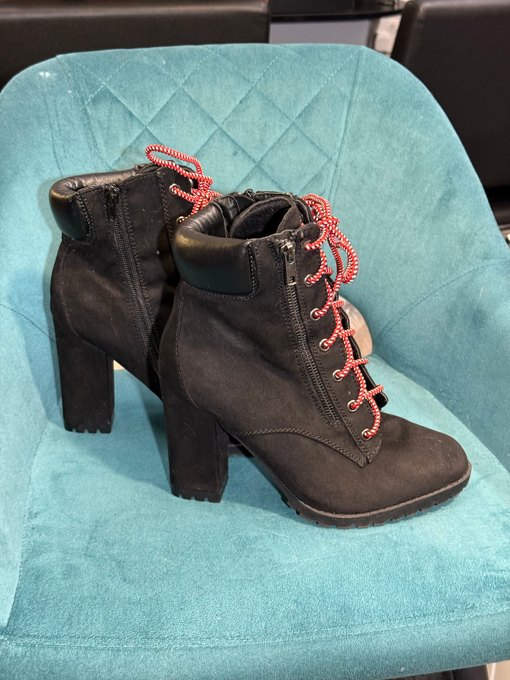 Womens's ankle boots with red laces