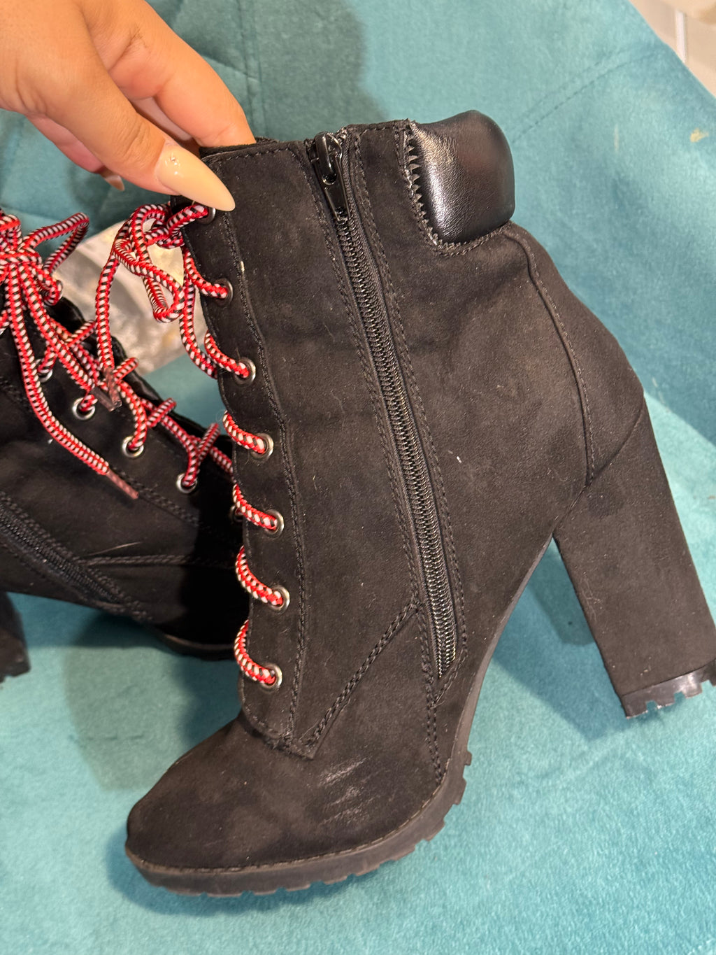 Womens's ankle boots with red laces