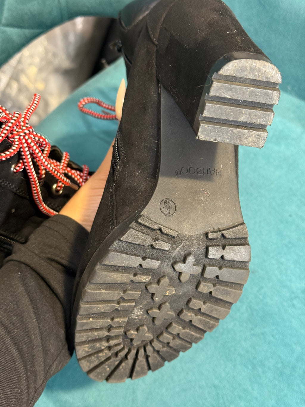 Womens's ankle boots with red laces