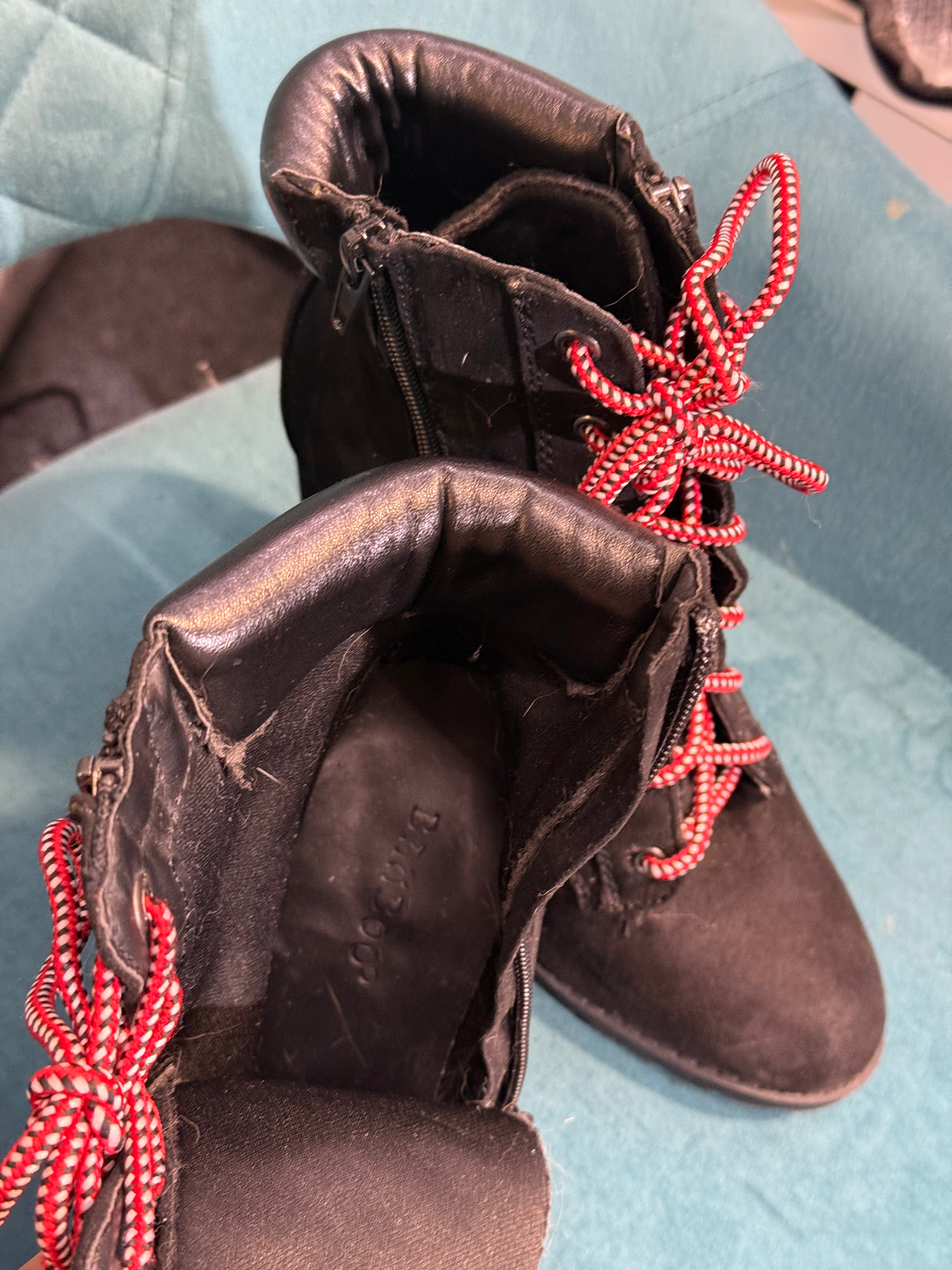 Womens's ankle boots with red laces