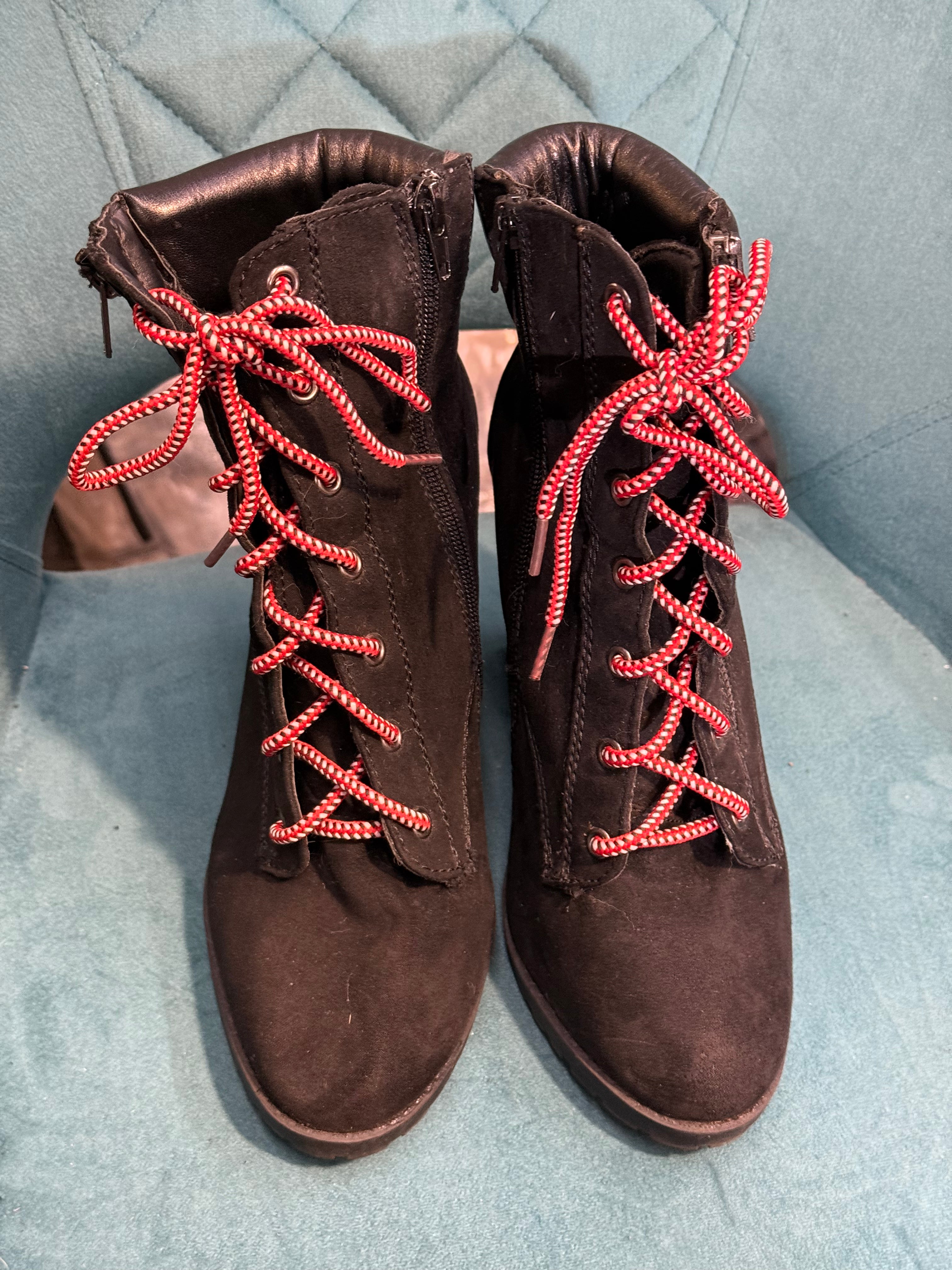Womens's ankle boots with red laces