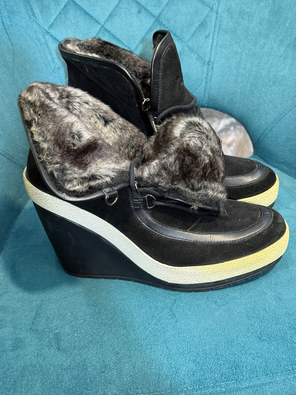 United Nude black wedge boot with fur inside