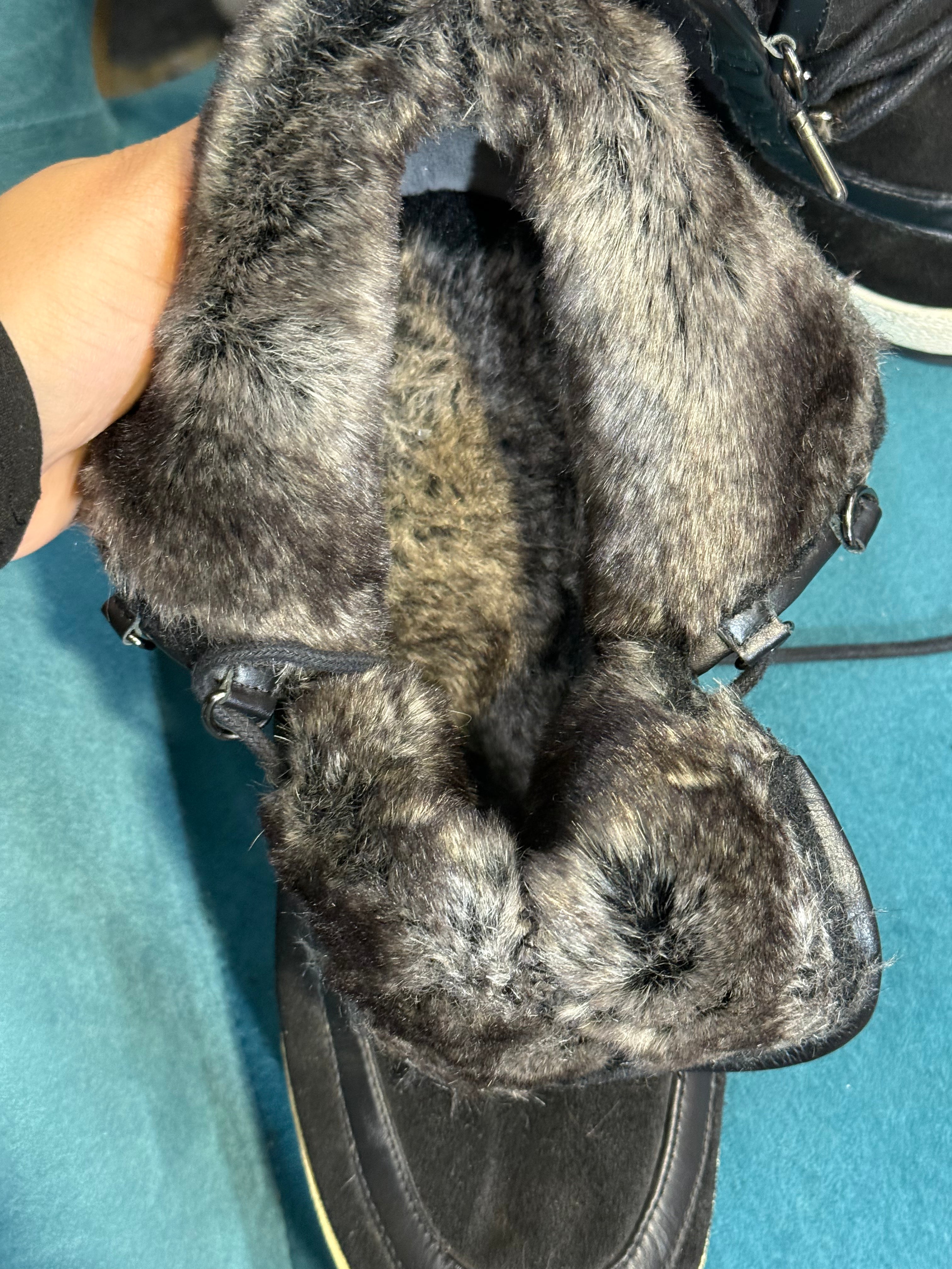 United Nude black wedge boot with fur inside