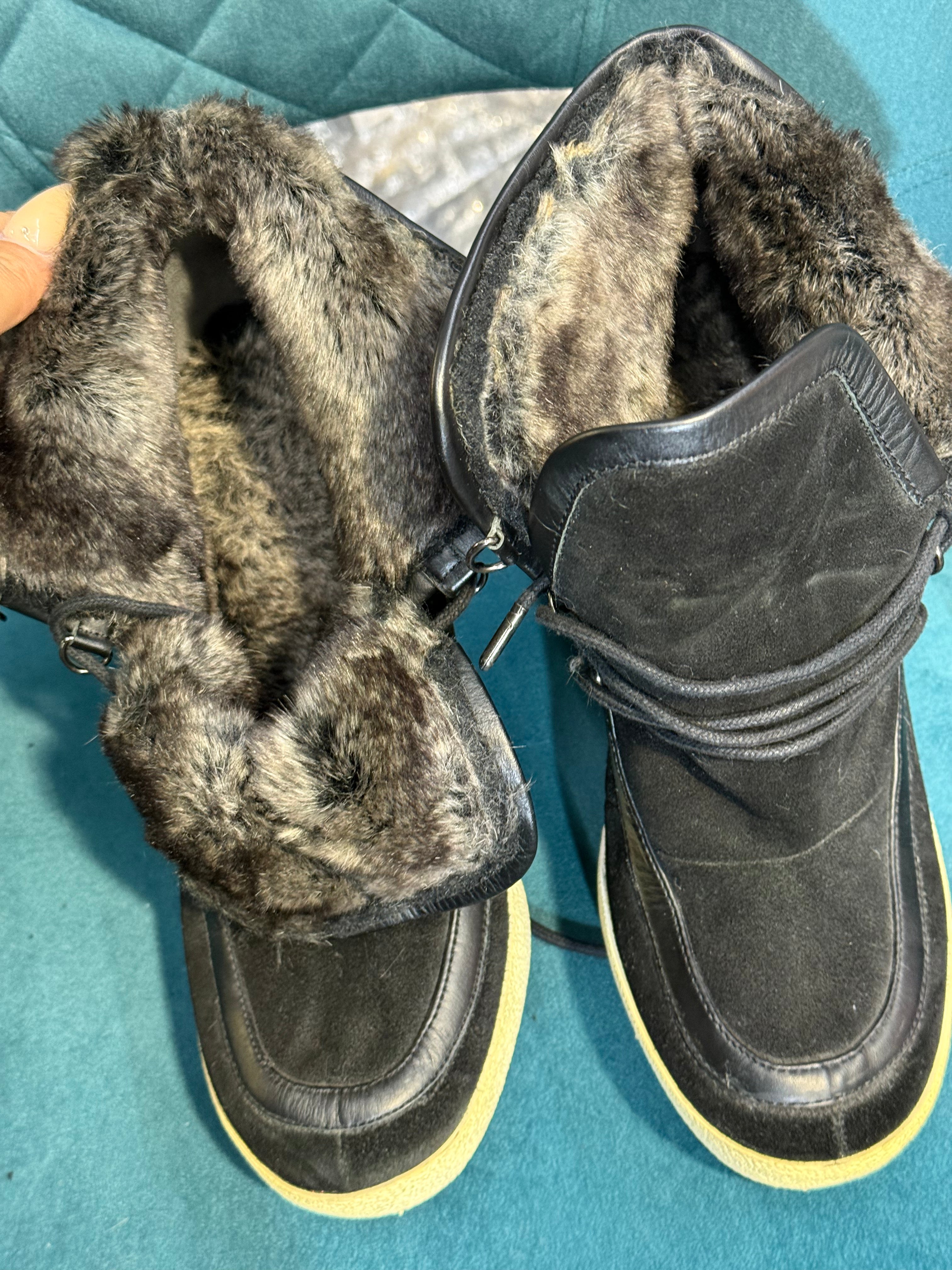 United Nude black wedge boot with fur inside