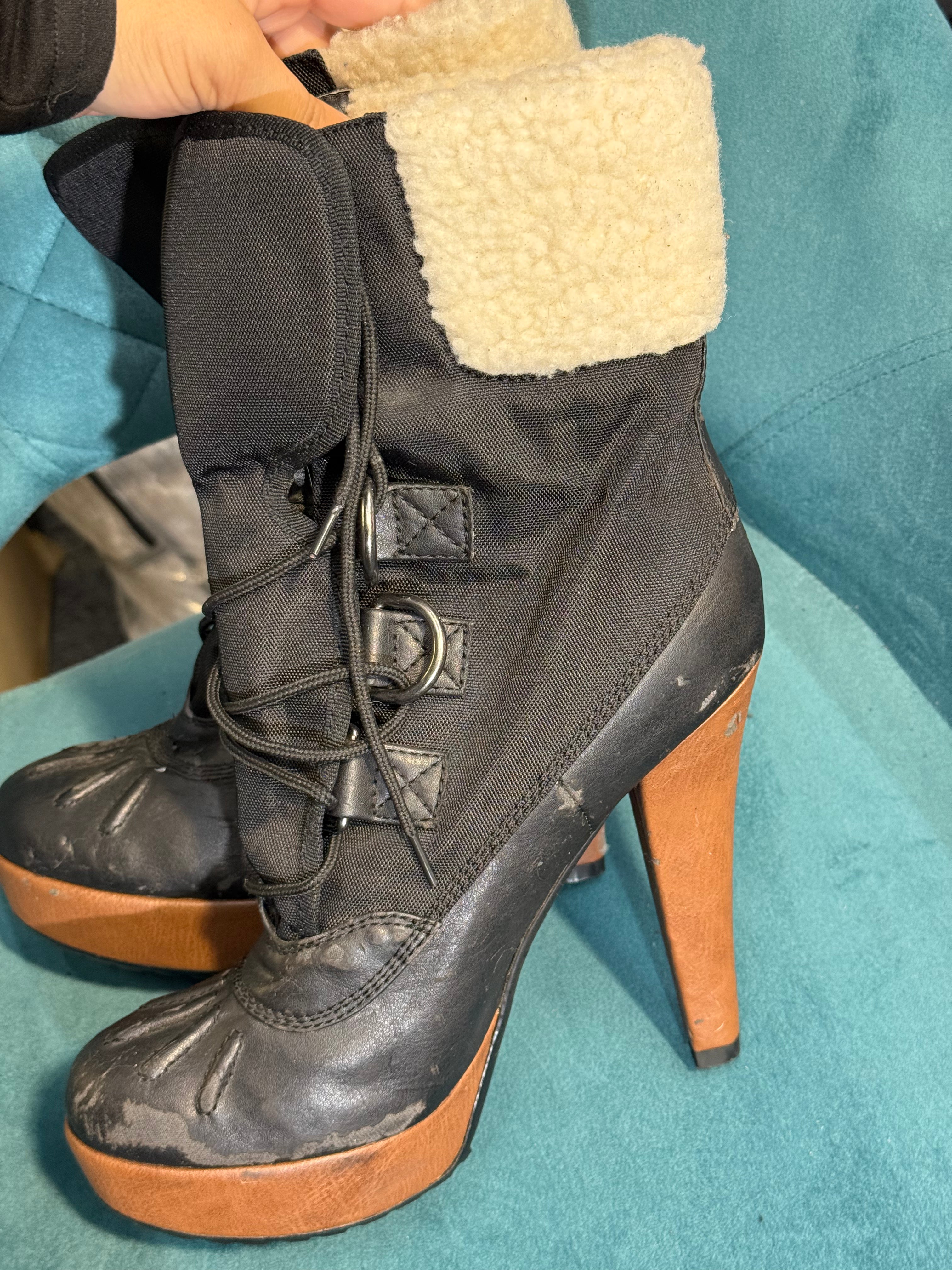 Black & tan lace-up heeled winter boots