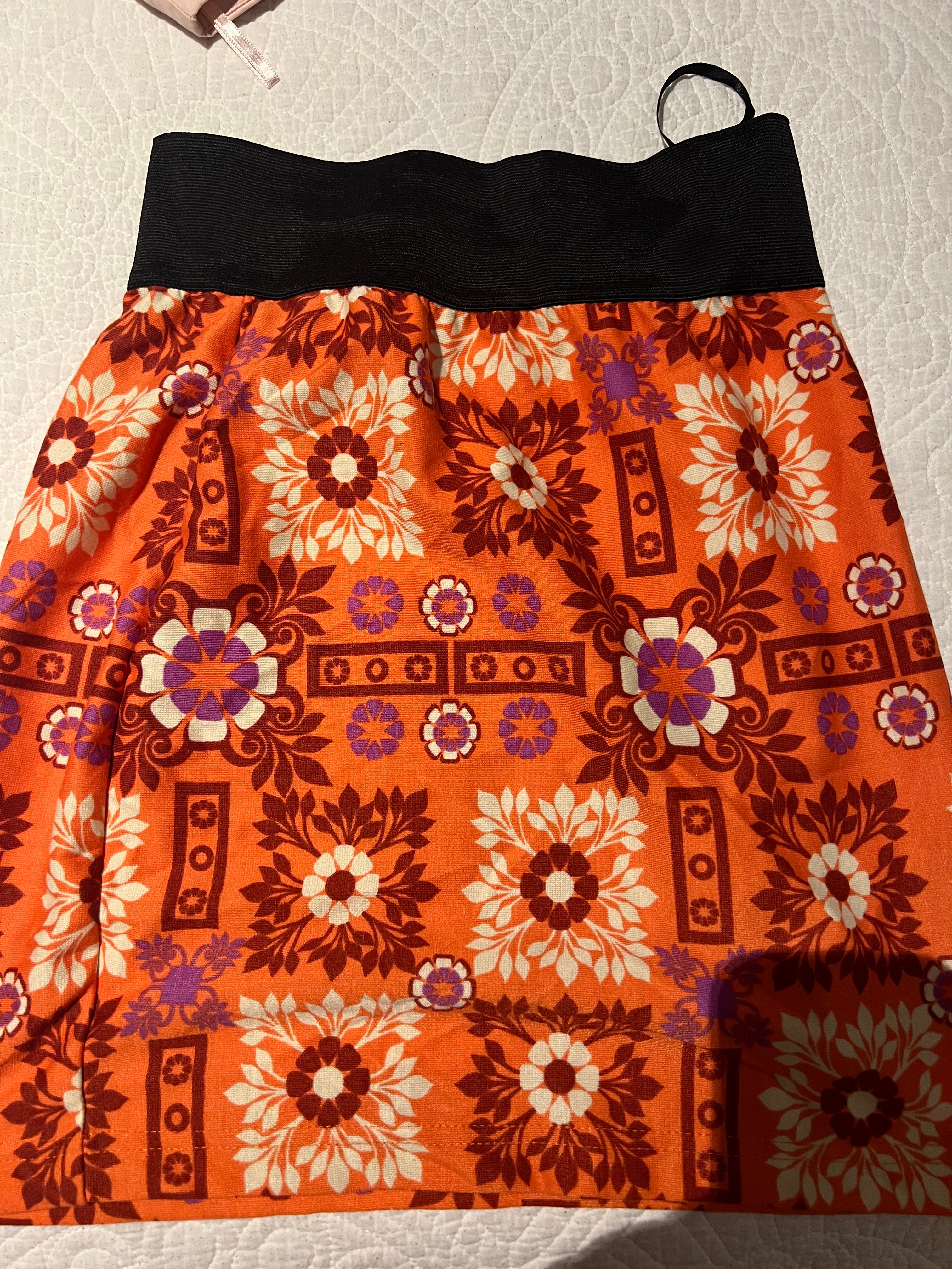 Patterned mini skirt