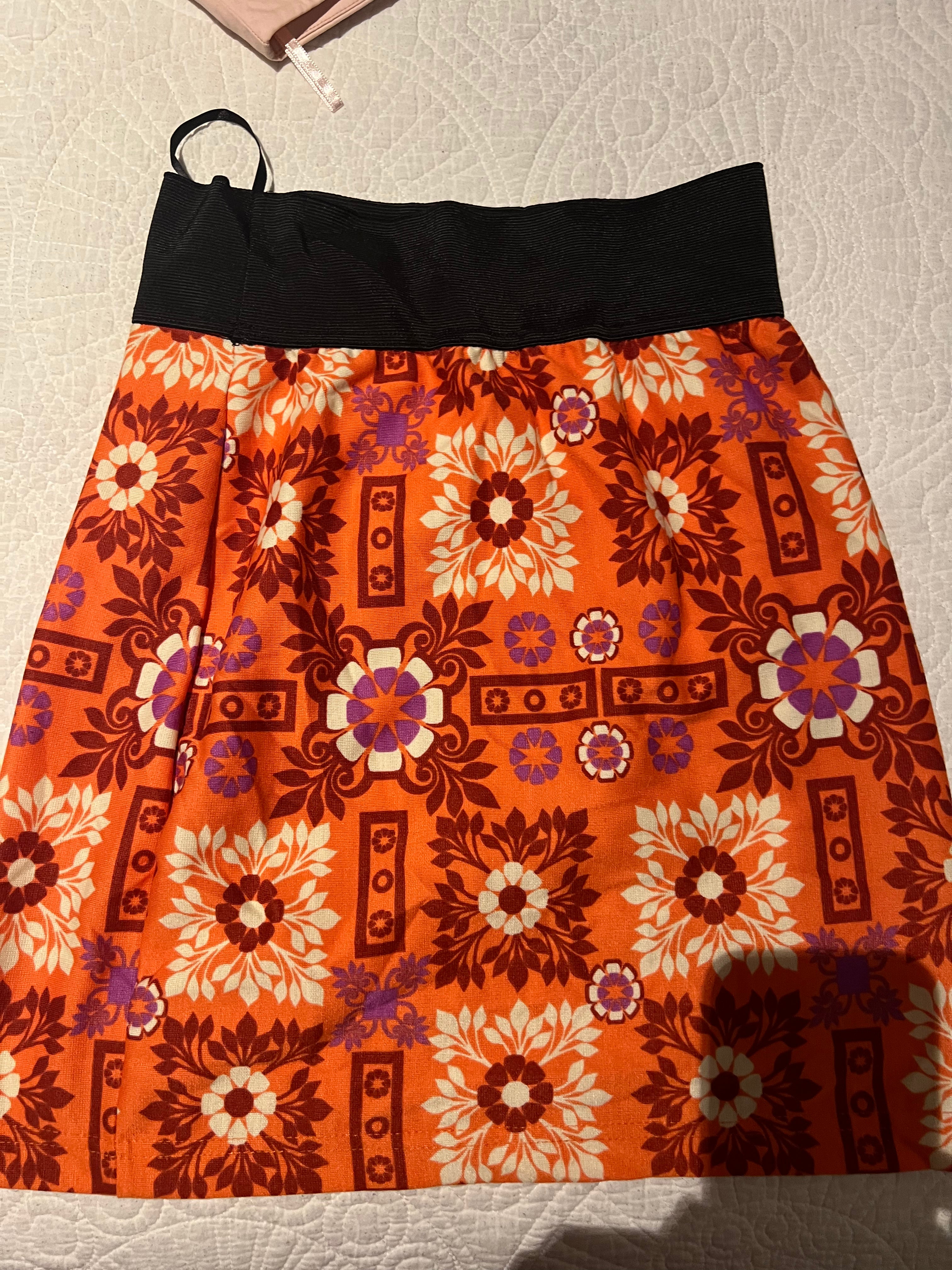 Patterned mini skirt