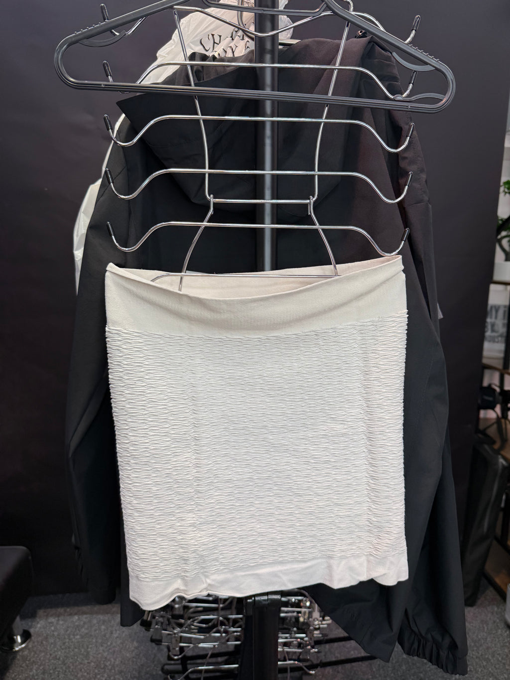 White strechy skirt