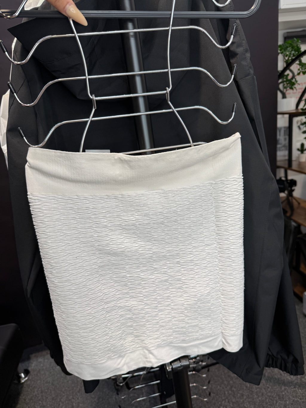 White strechy skirt