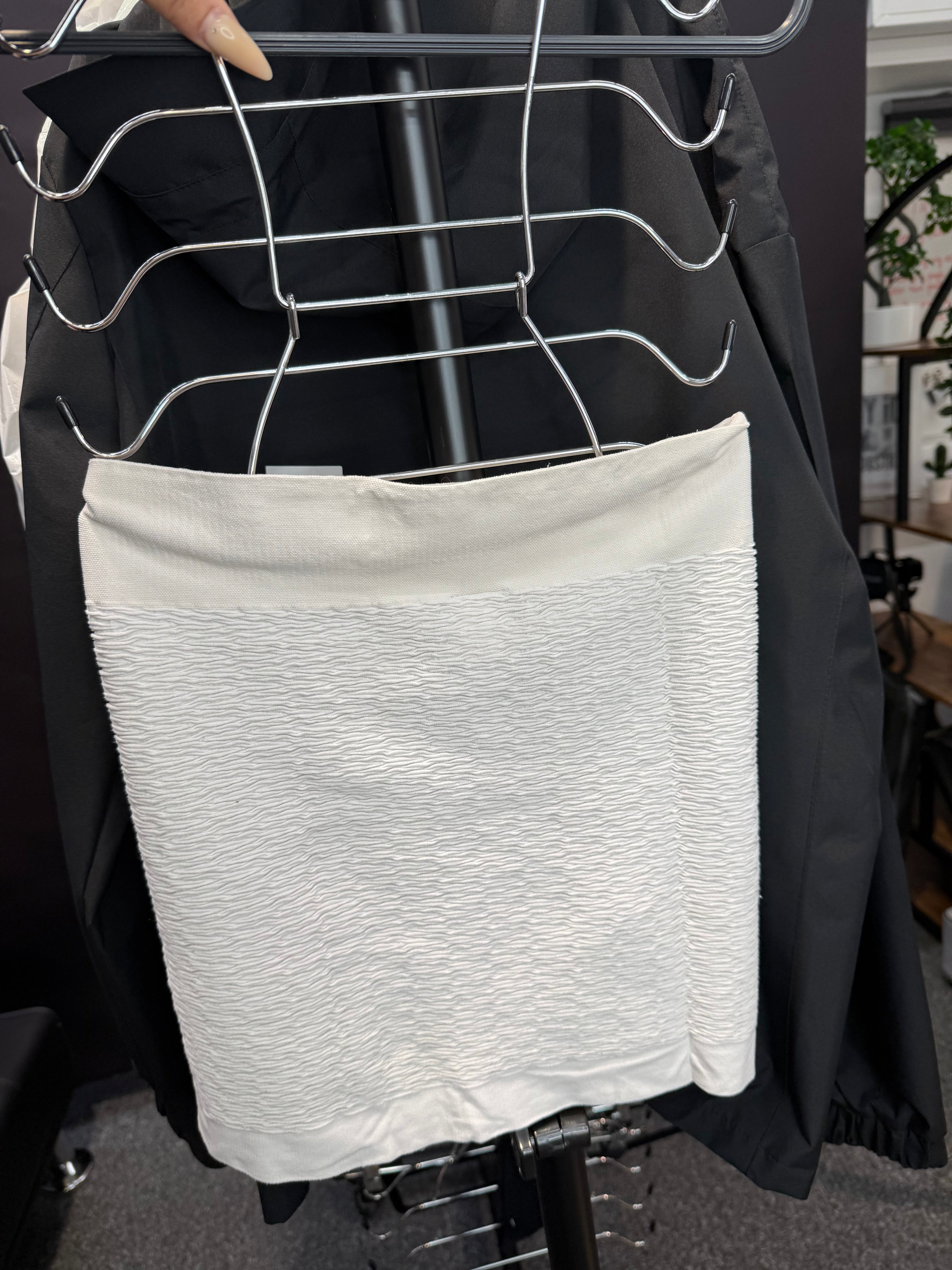 White strechy skirt