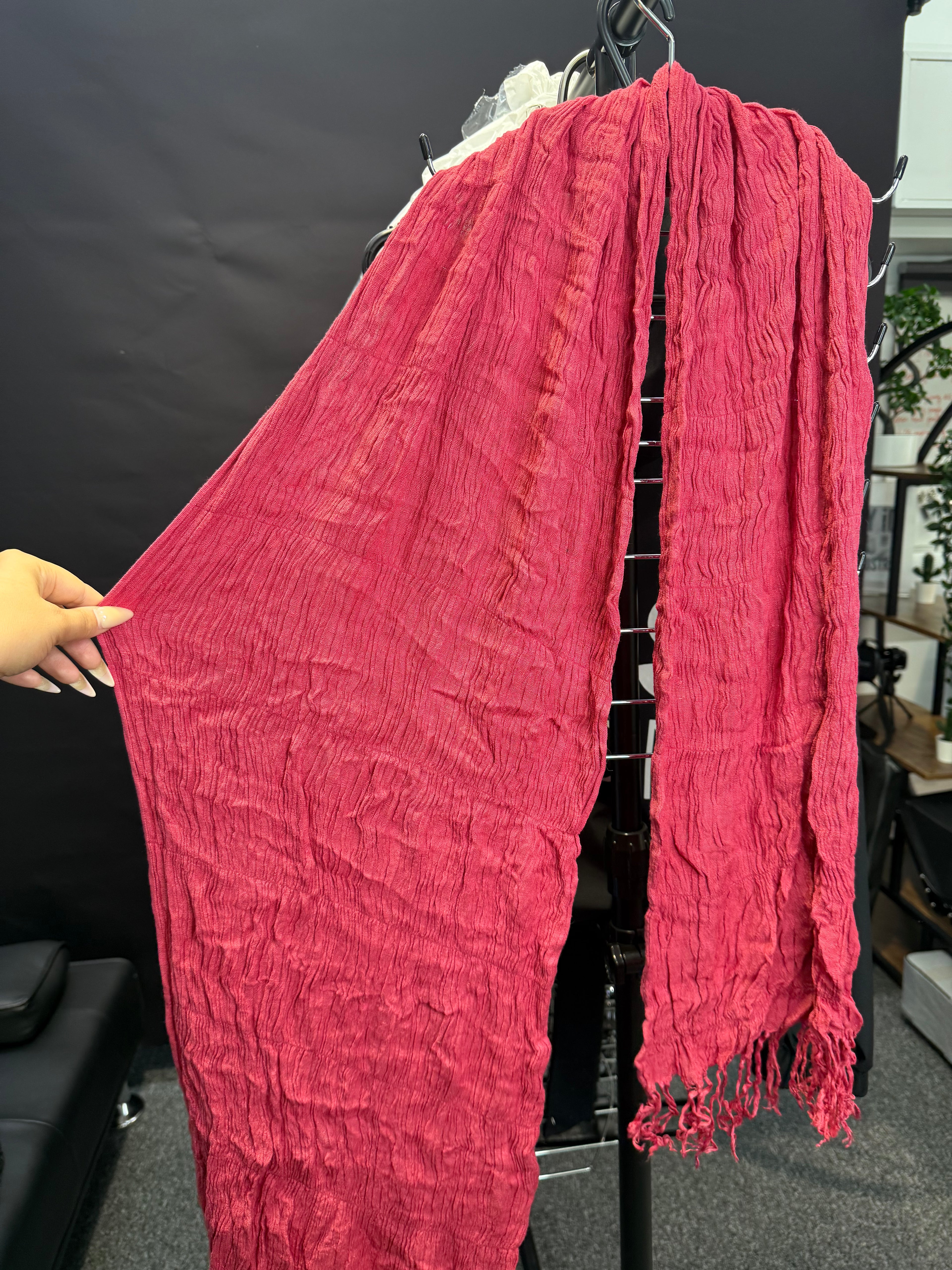 Red/pink scarf with fringe