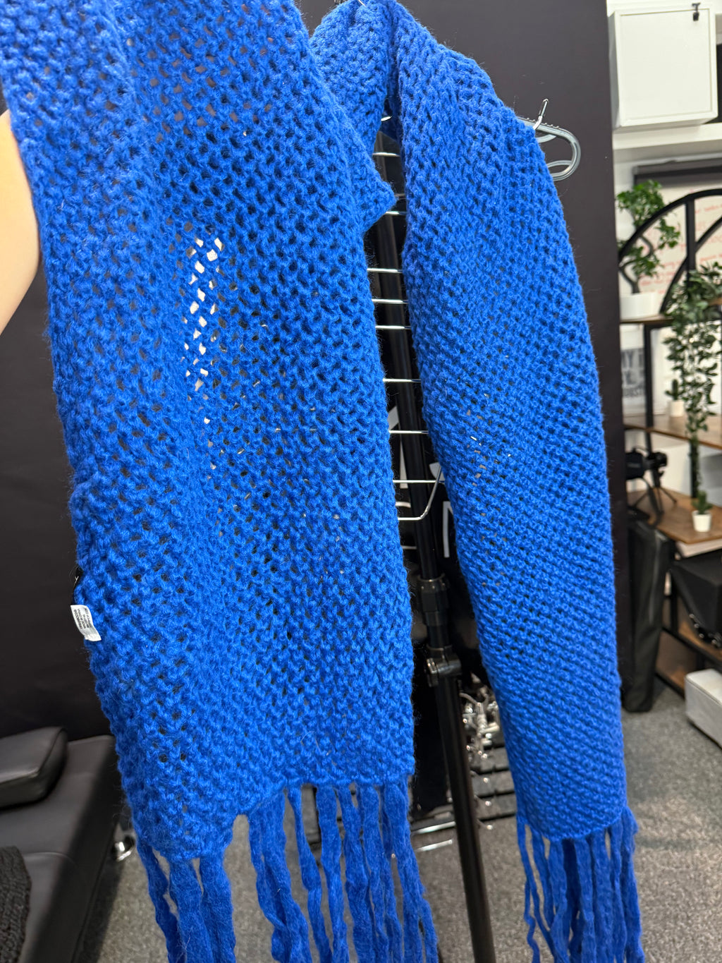 Kniited blue scarf with fringe