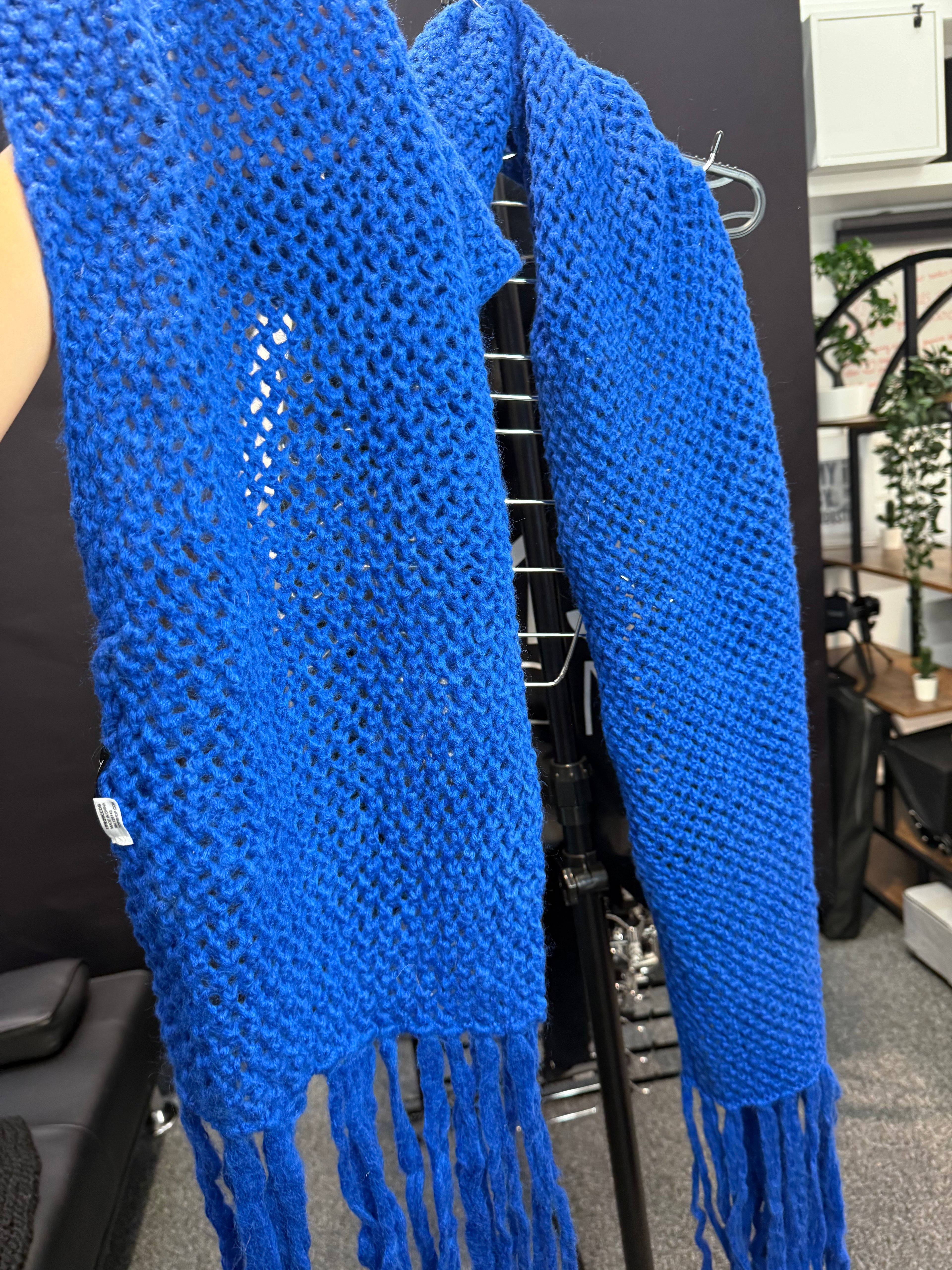 Kniited blue scarf with fringe