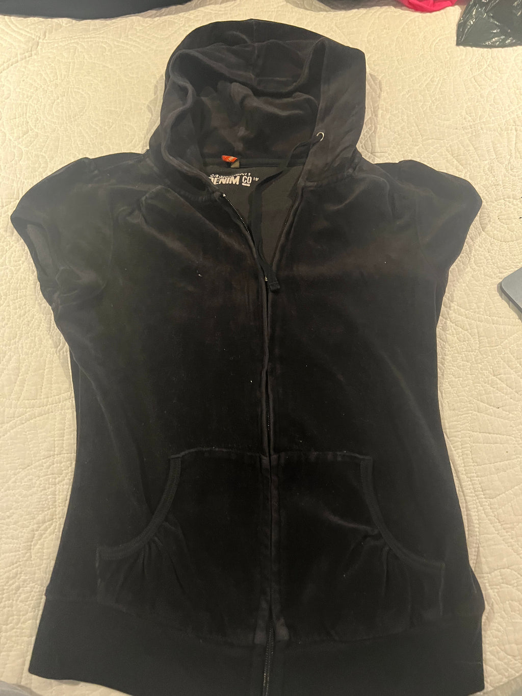 Sleeveless velour black jumper