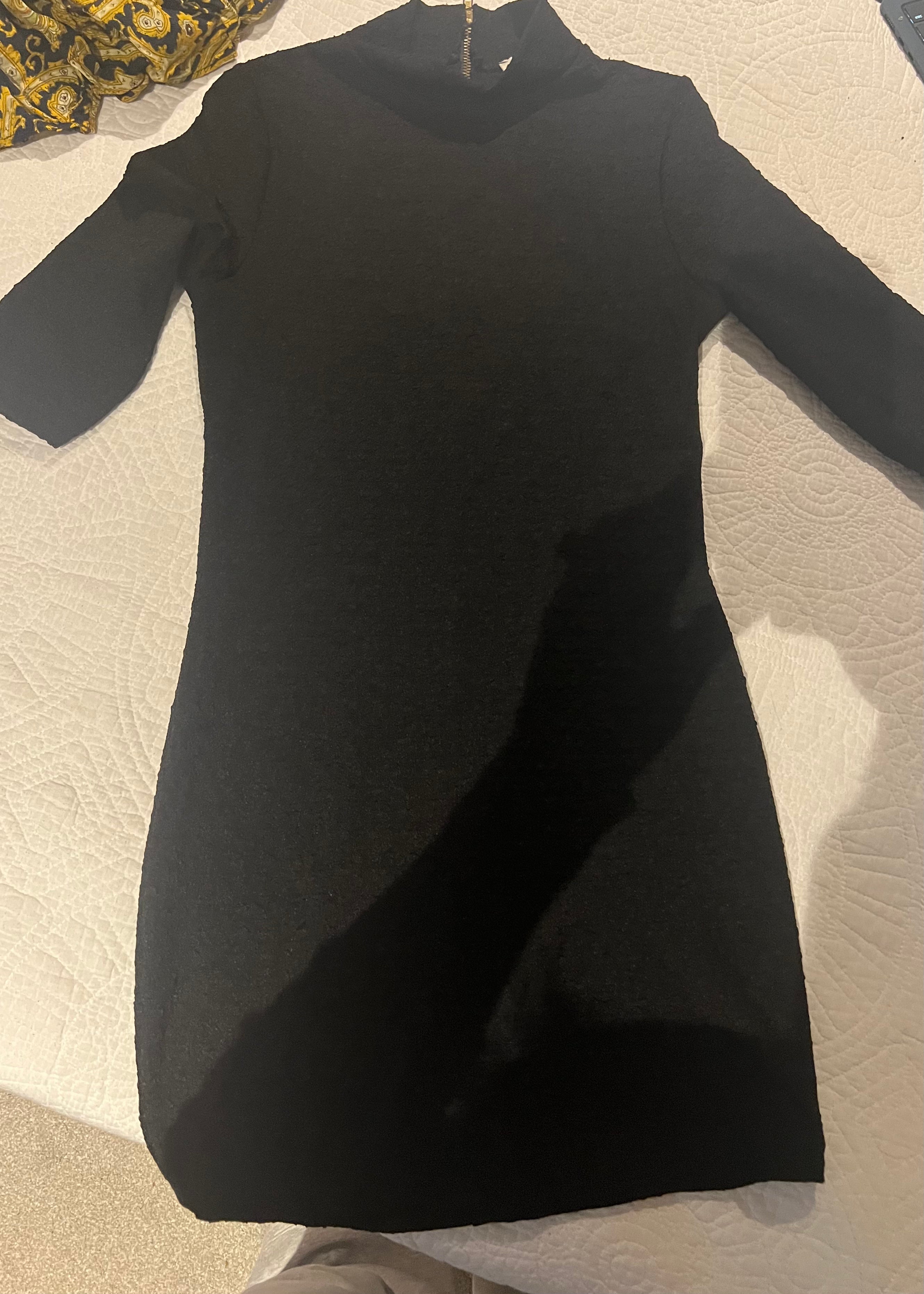 Black quater sleeve mini dress