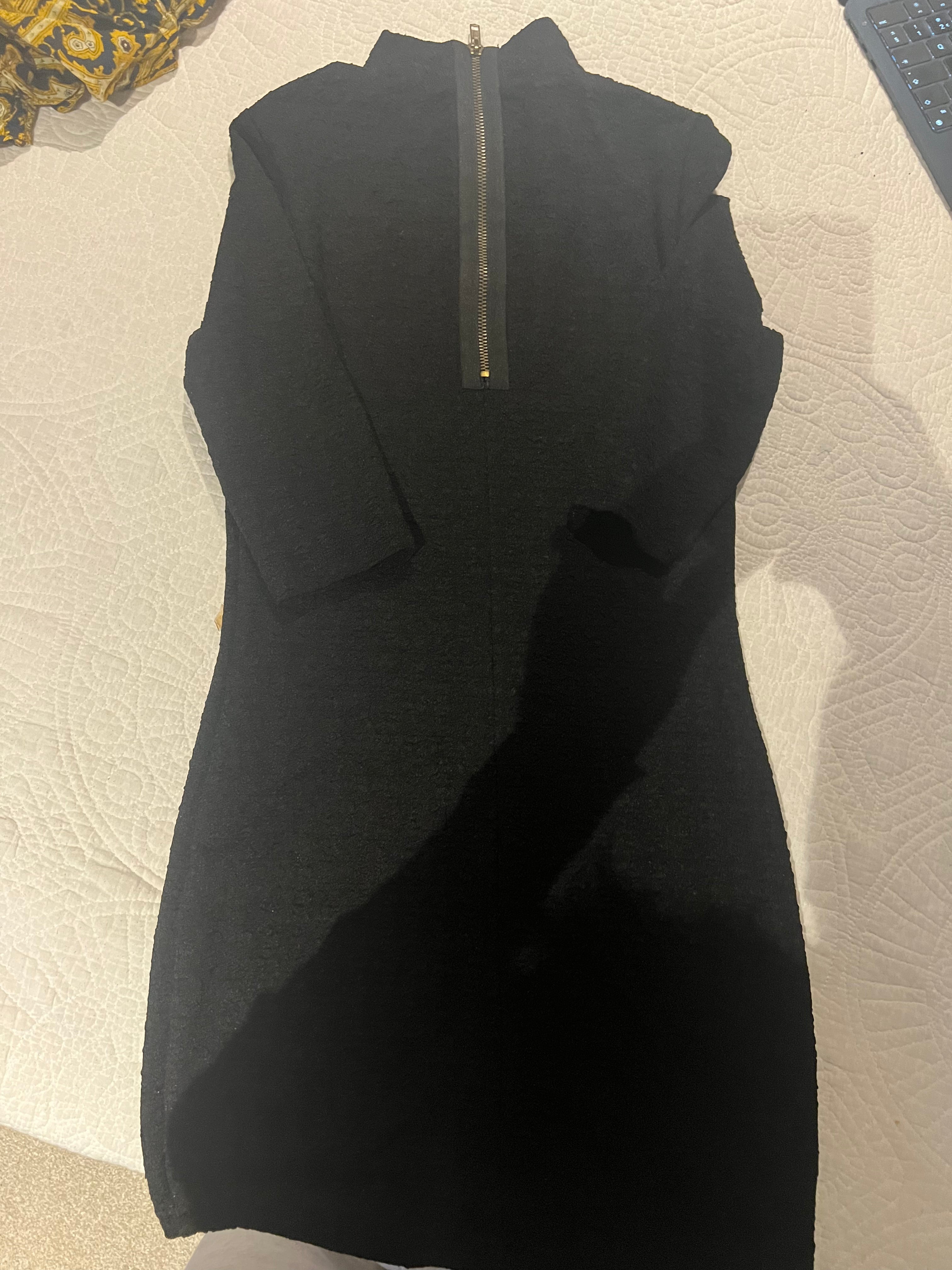 Black quater sleeve mini dress