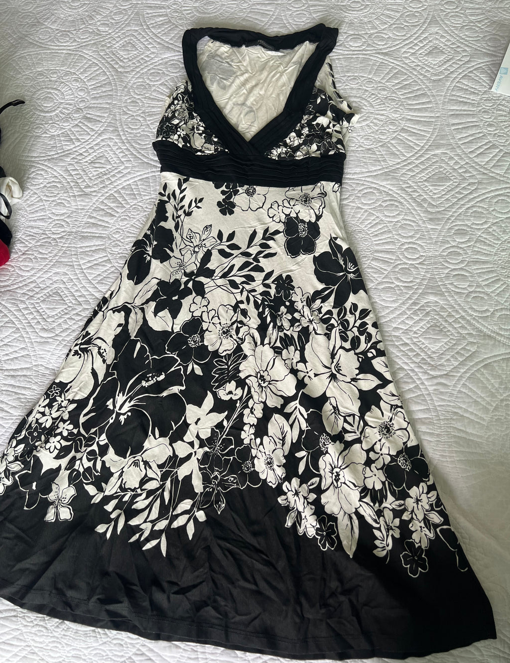 Black & white flower v neck midi dress