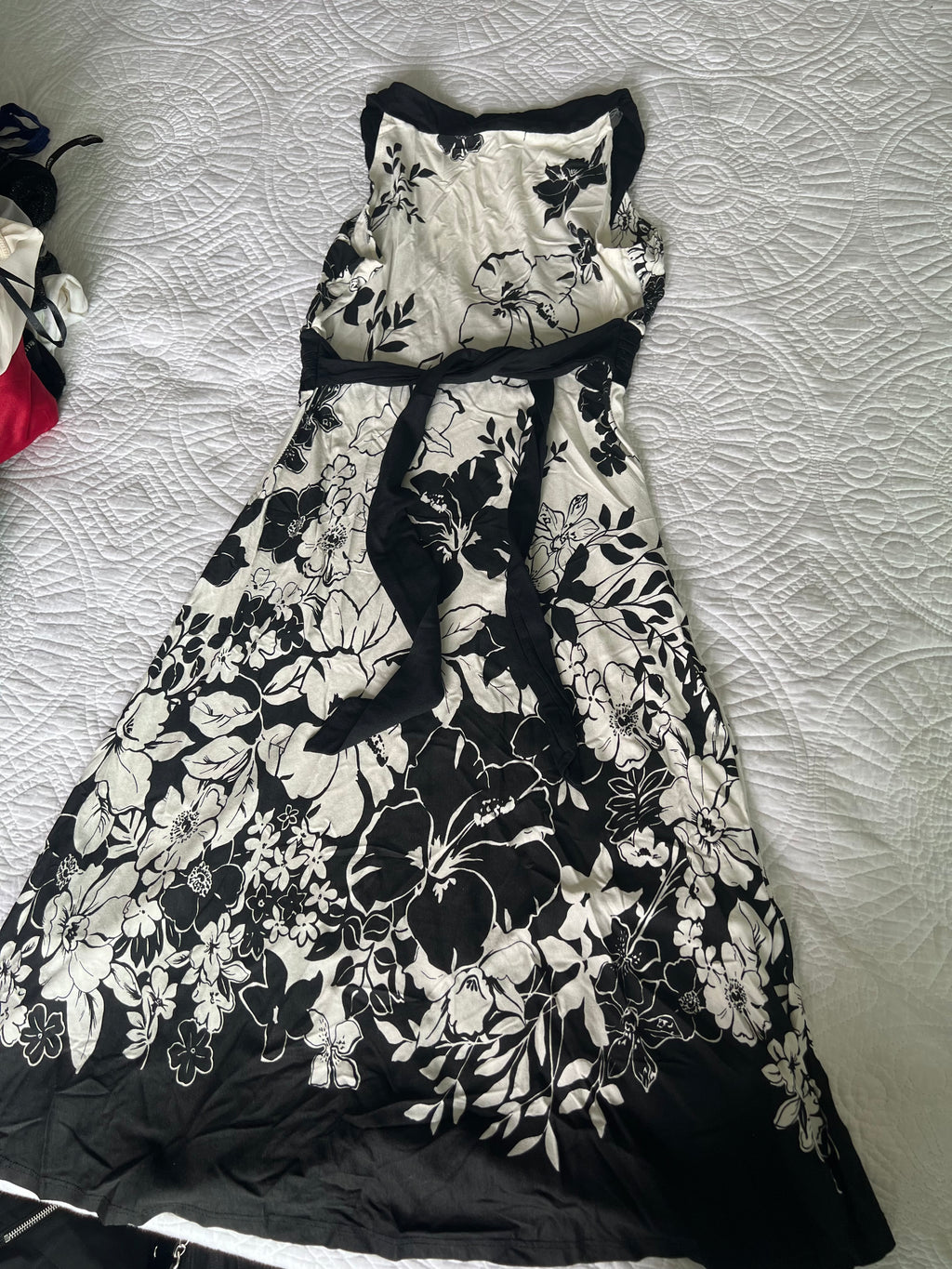 Black & white flower v neck midi dress