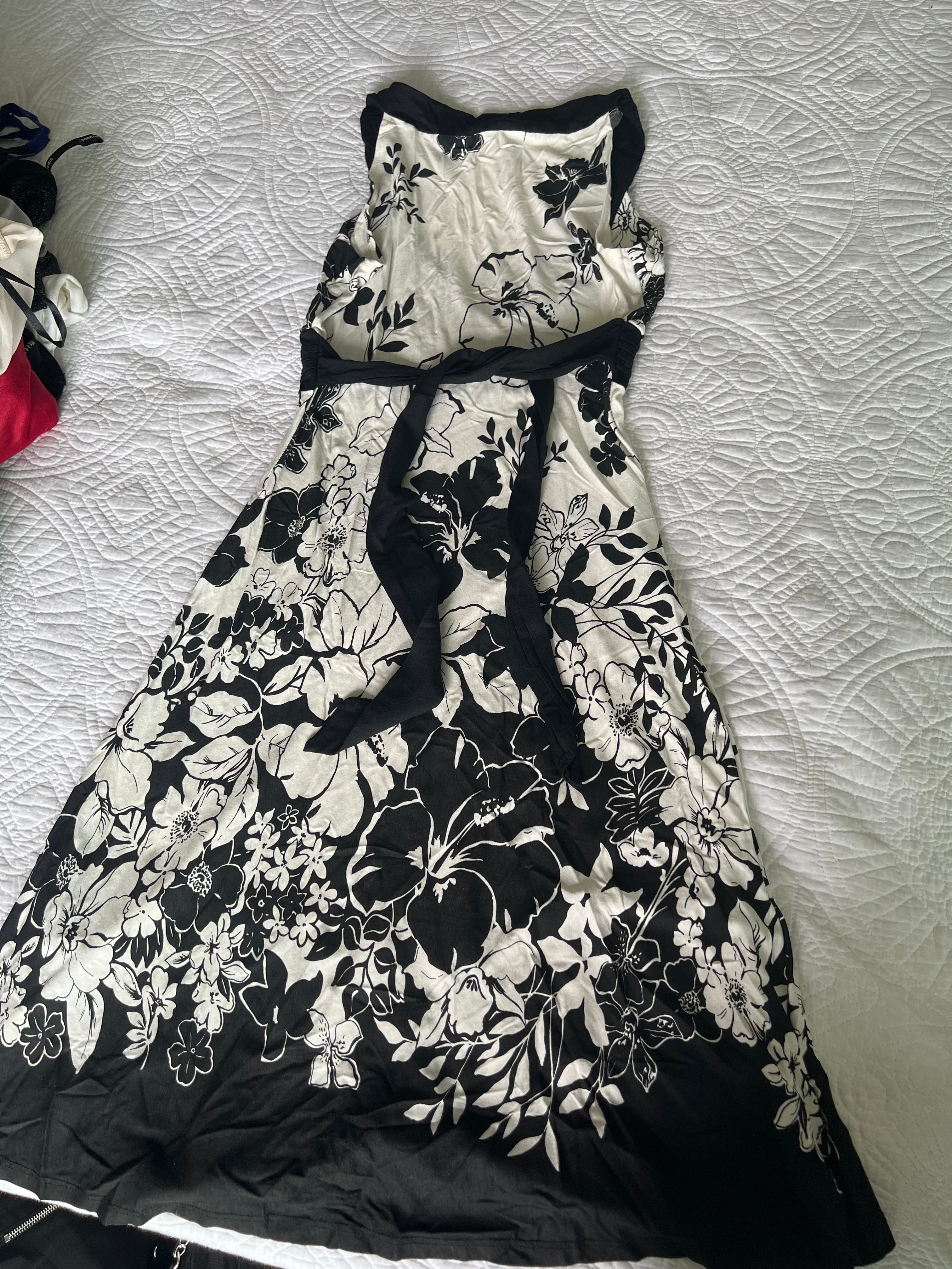 Black & white flower v neck midi dress