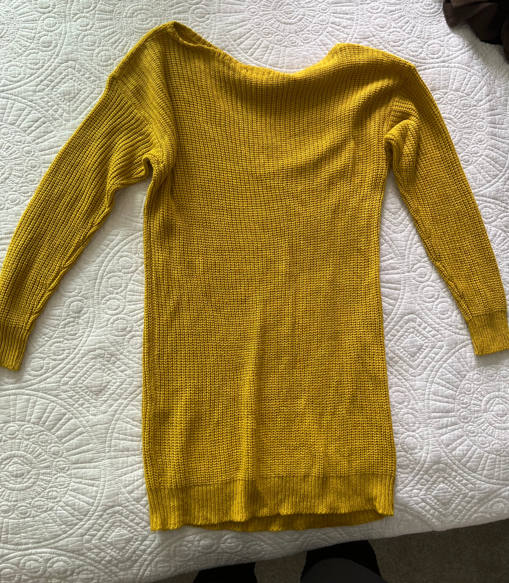 Yellow long sleeve jumper