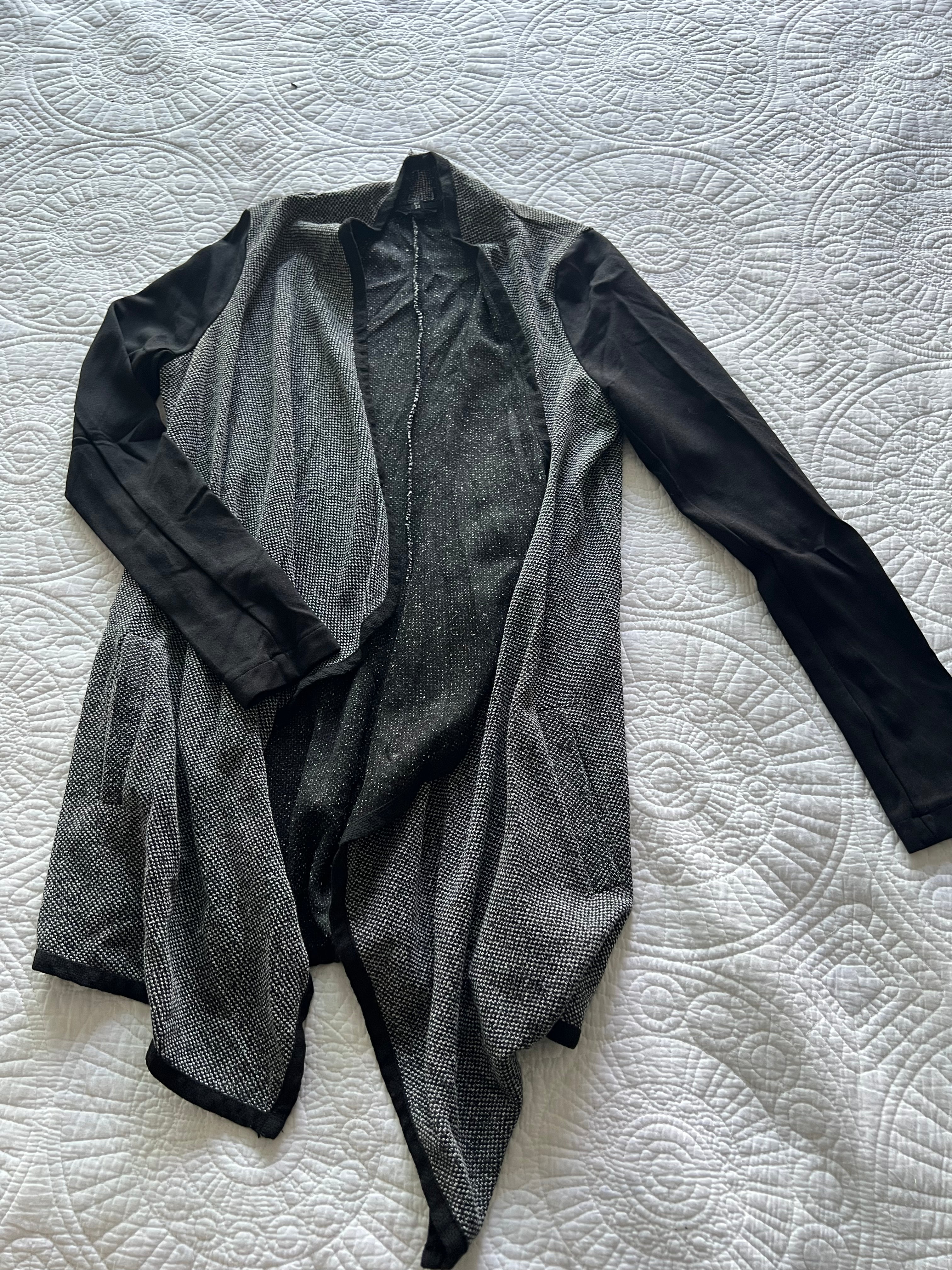 Grey/black long sleeve cardigan