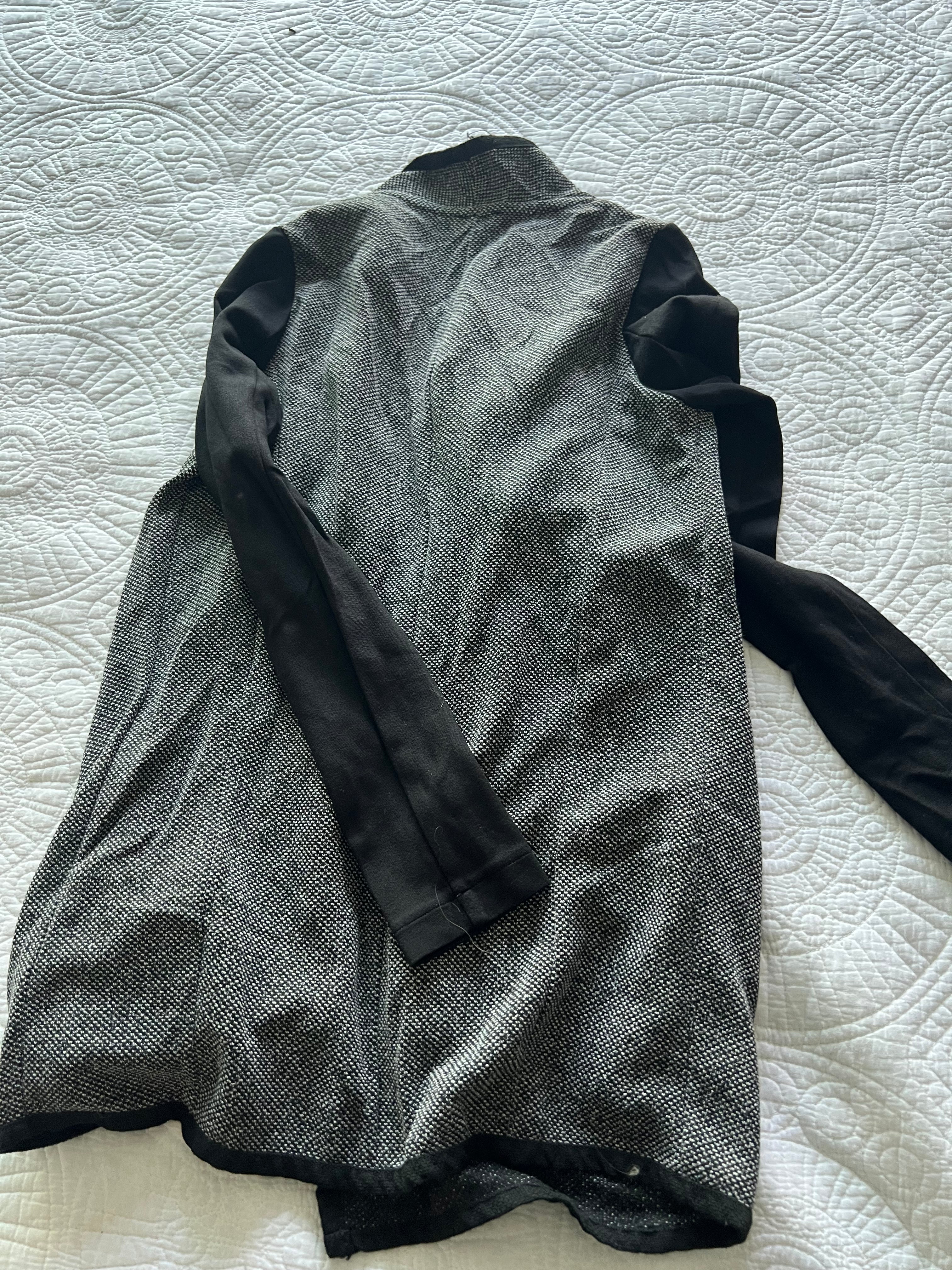 Grey/black long sleeve cardigan