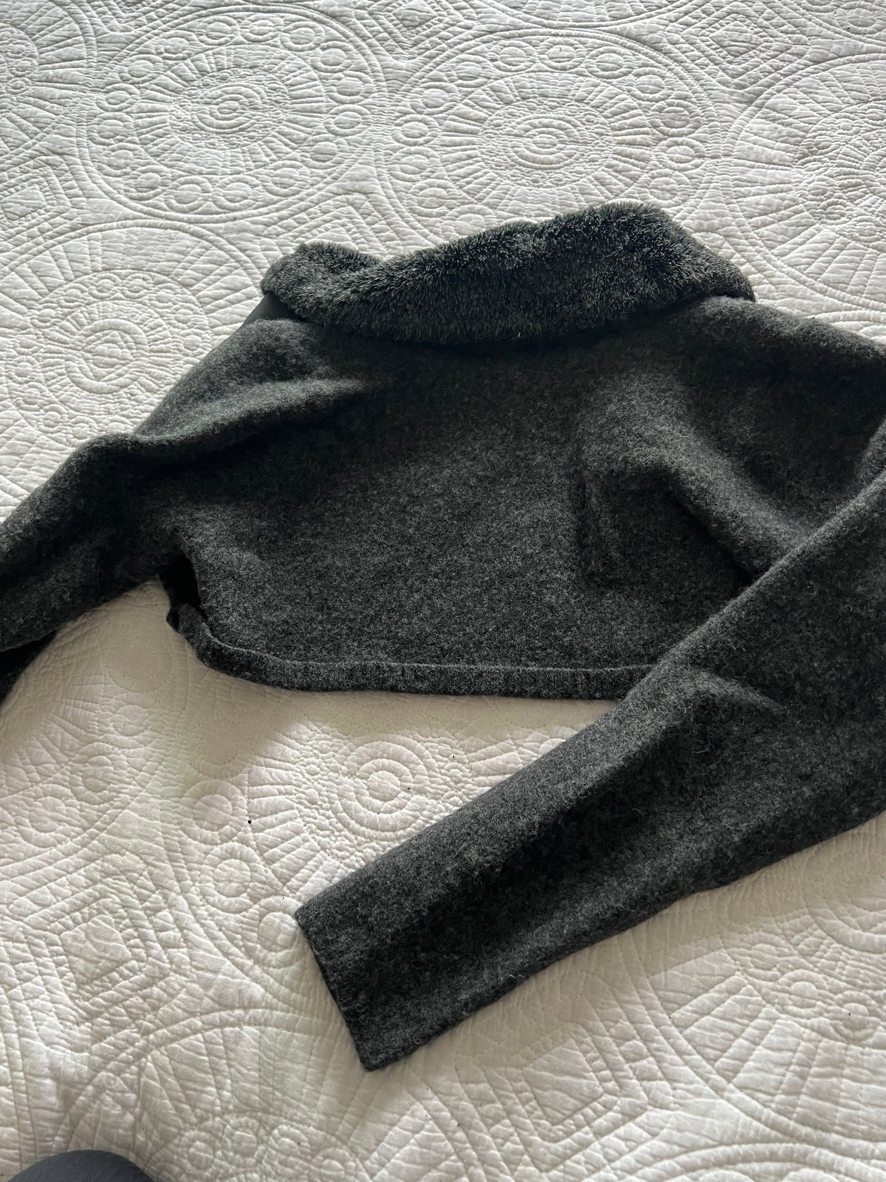 Cropped black jacket
