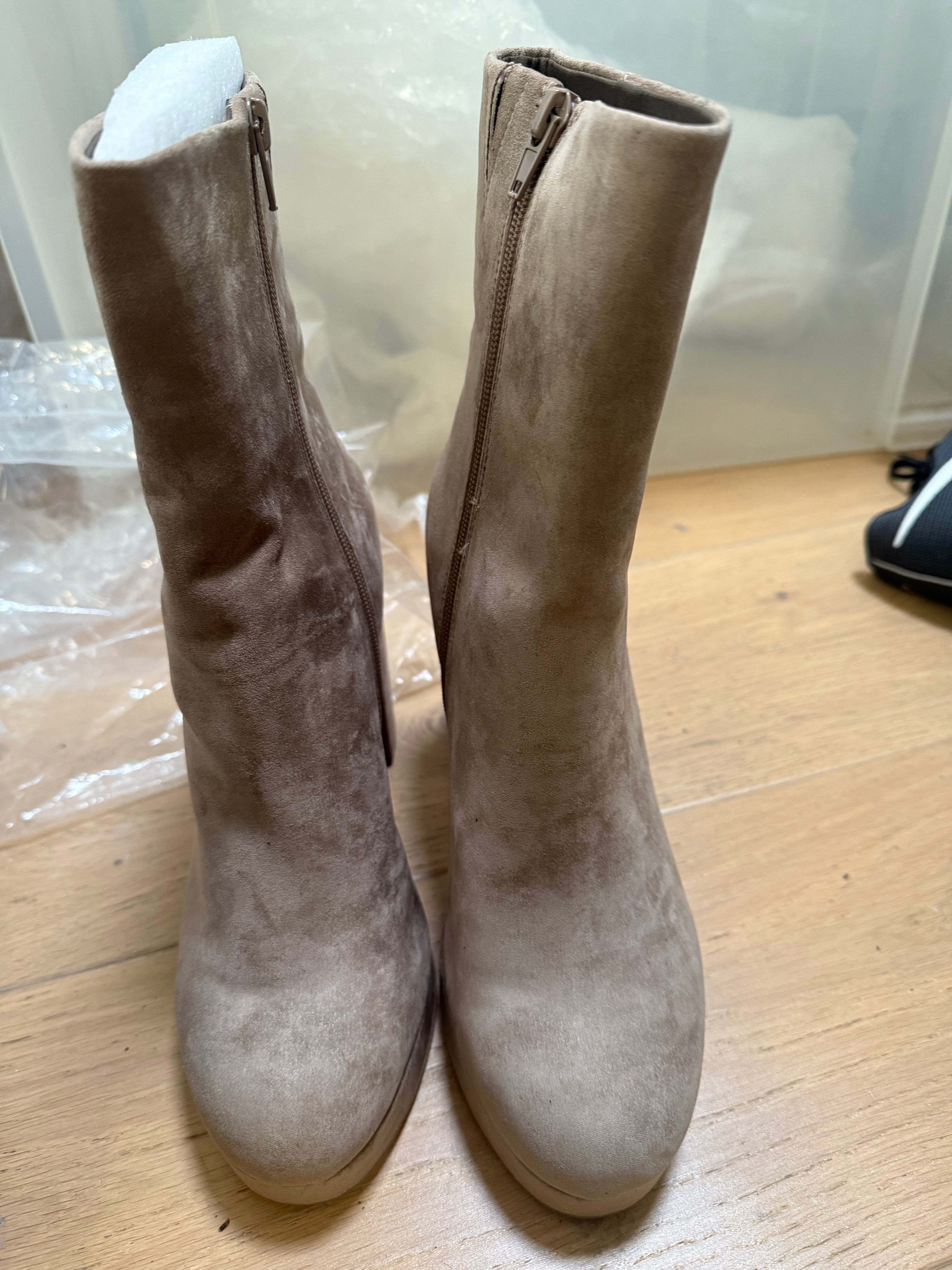 Steve Madden Beige ankle heel boots