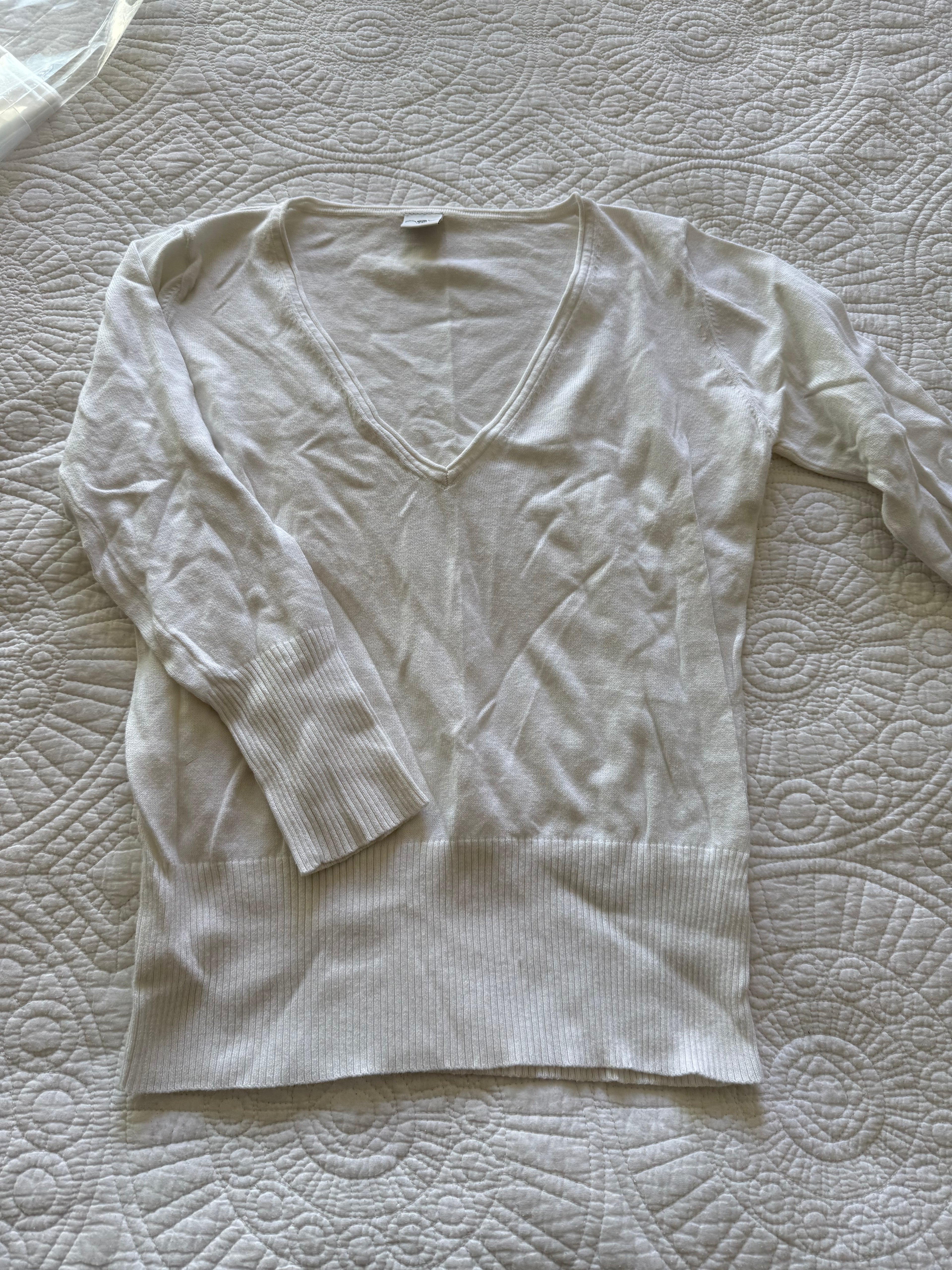 V neck white top