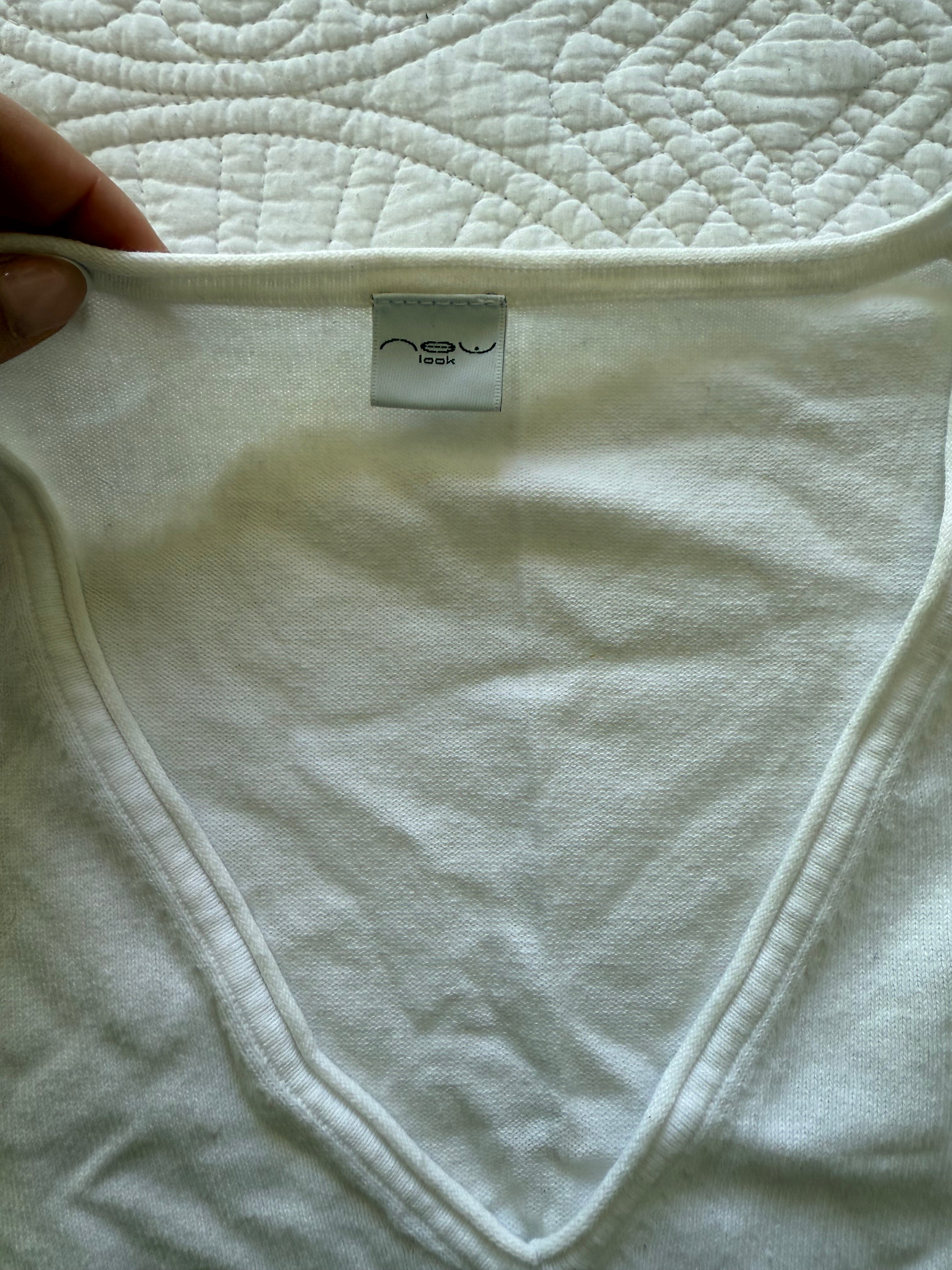 V neck white top