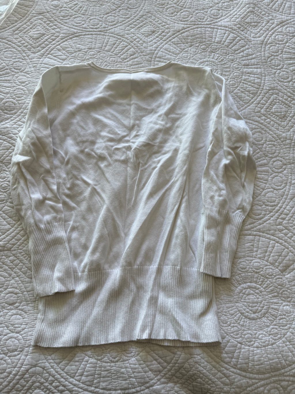 V neck white top