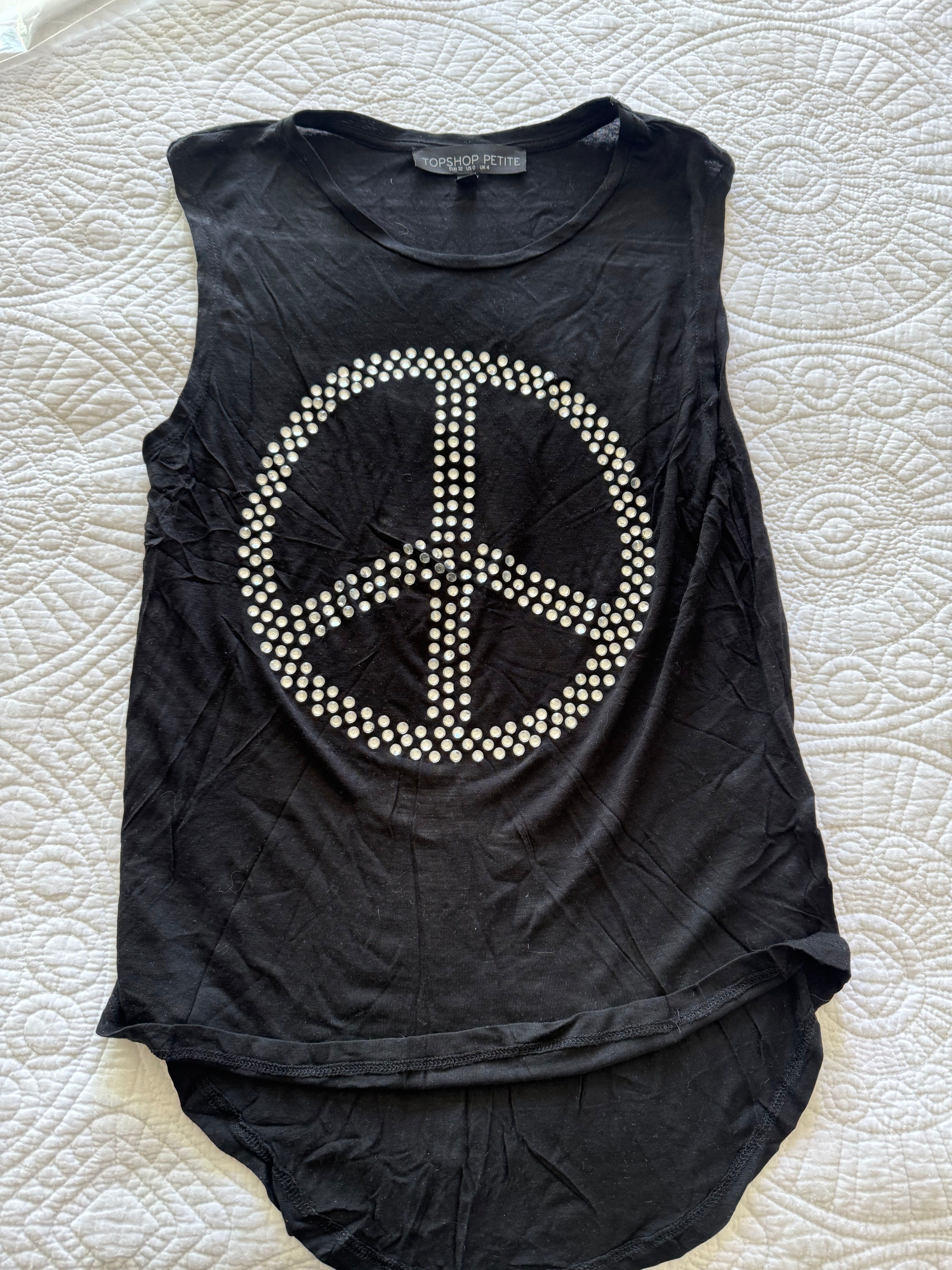 Black peace sign top, petite