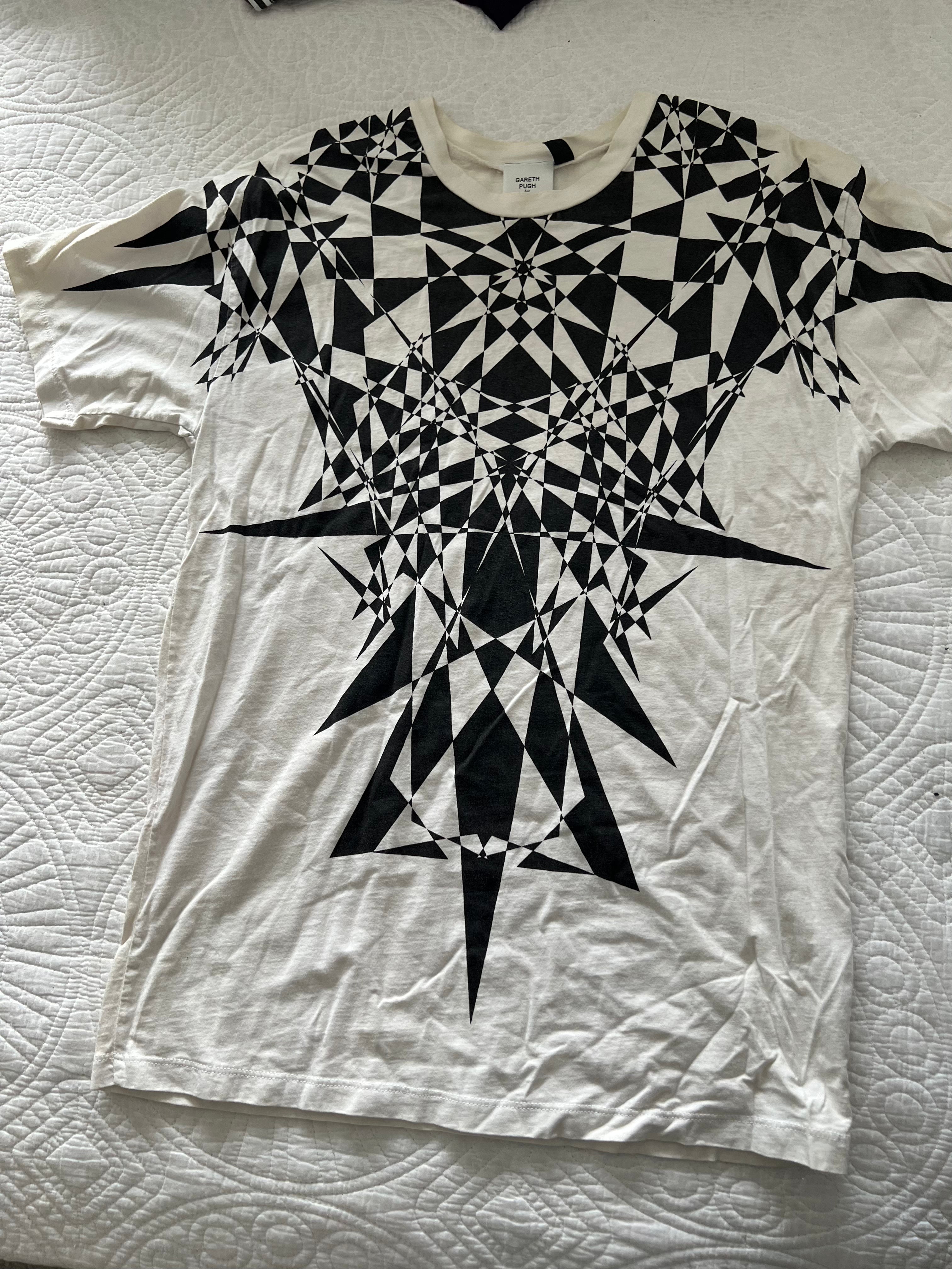 White/black graphic top