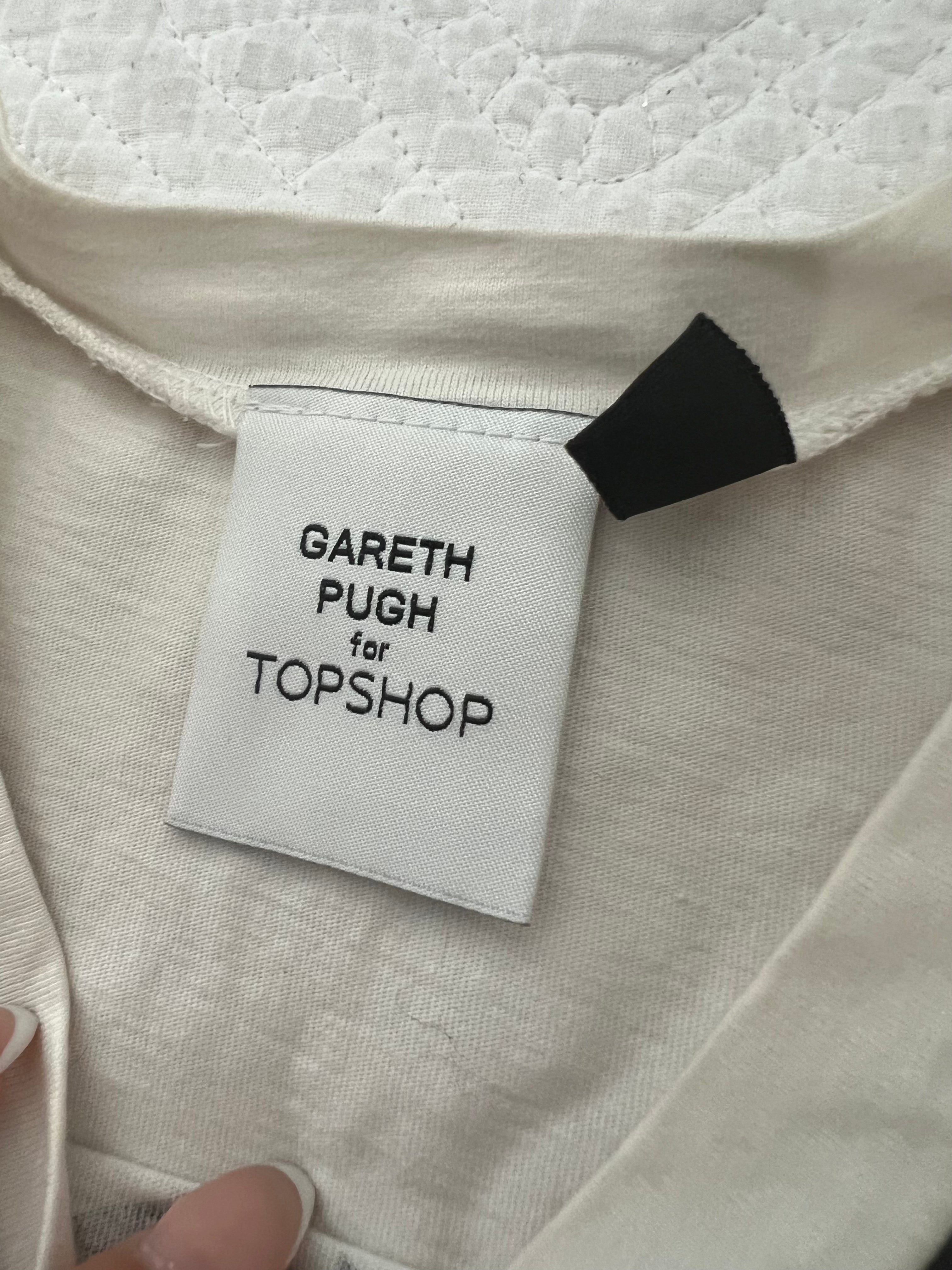 White/black graphic top