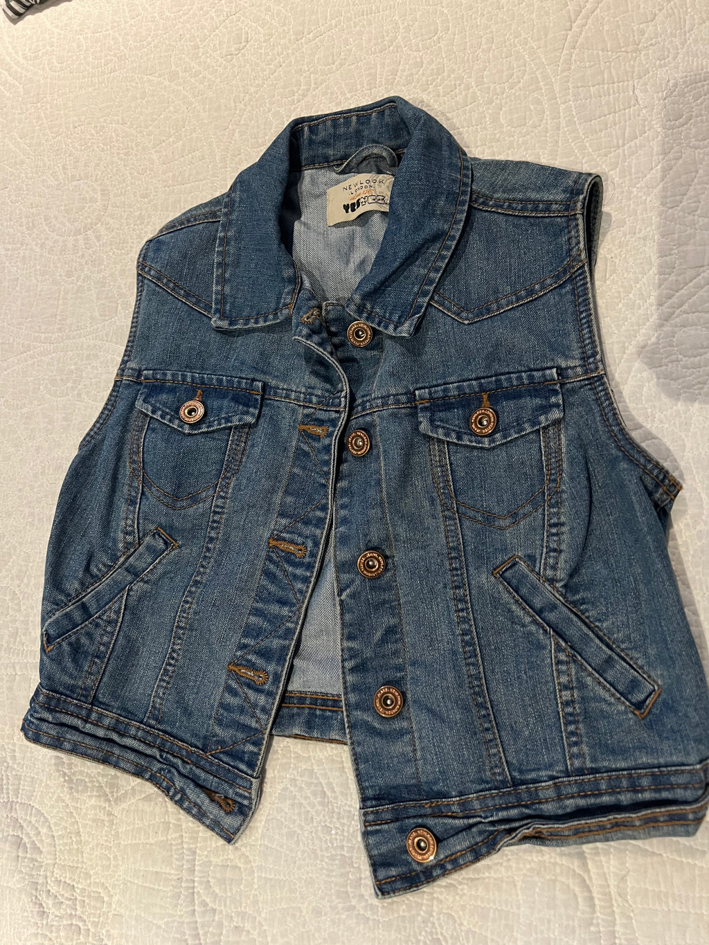 Sleeveless cropped denim jacket