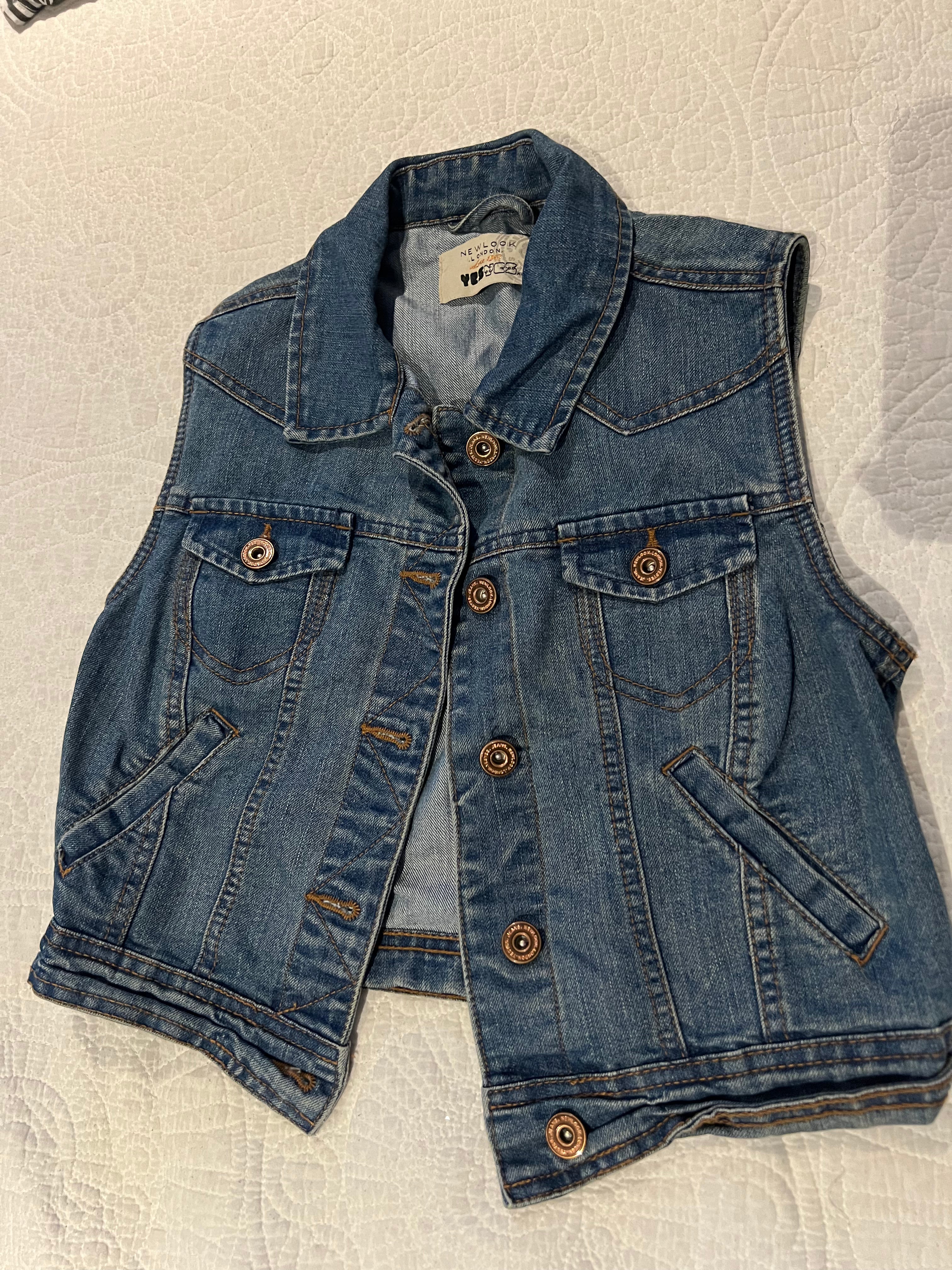 Sleeveless cropped denim jacket