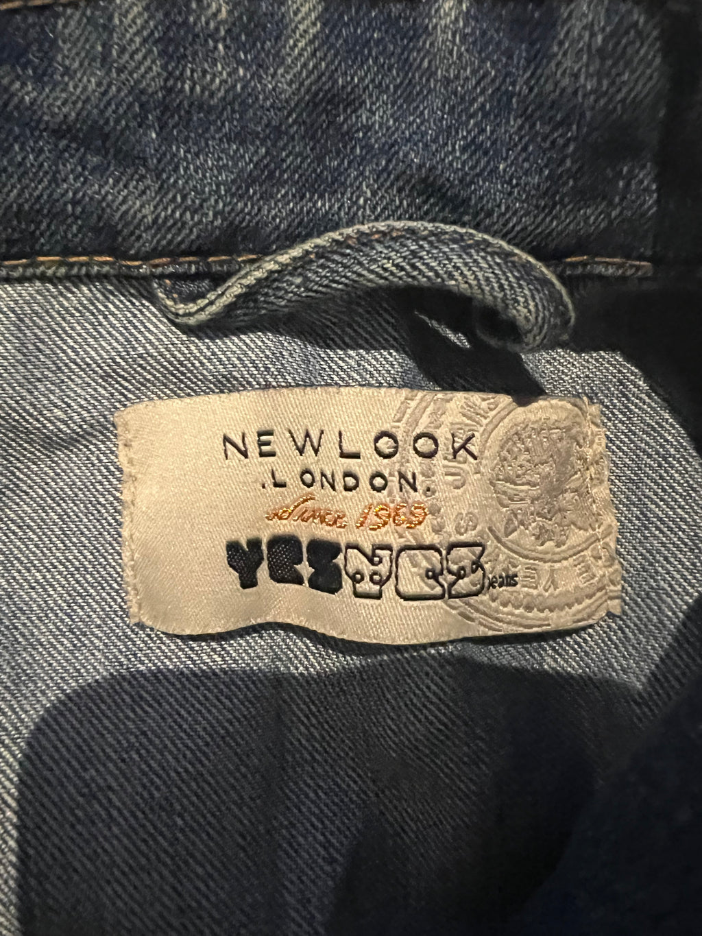 Sleeveless cropped denim jacket