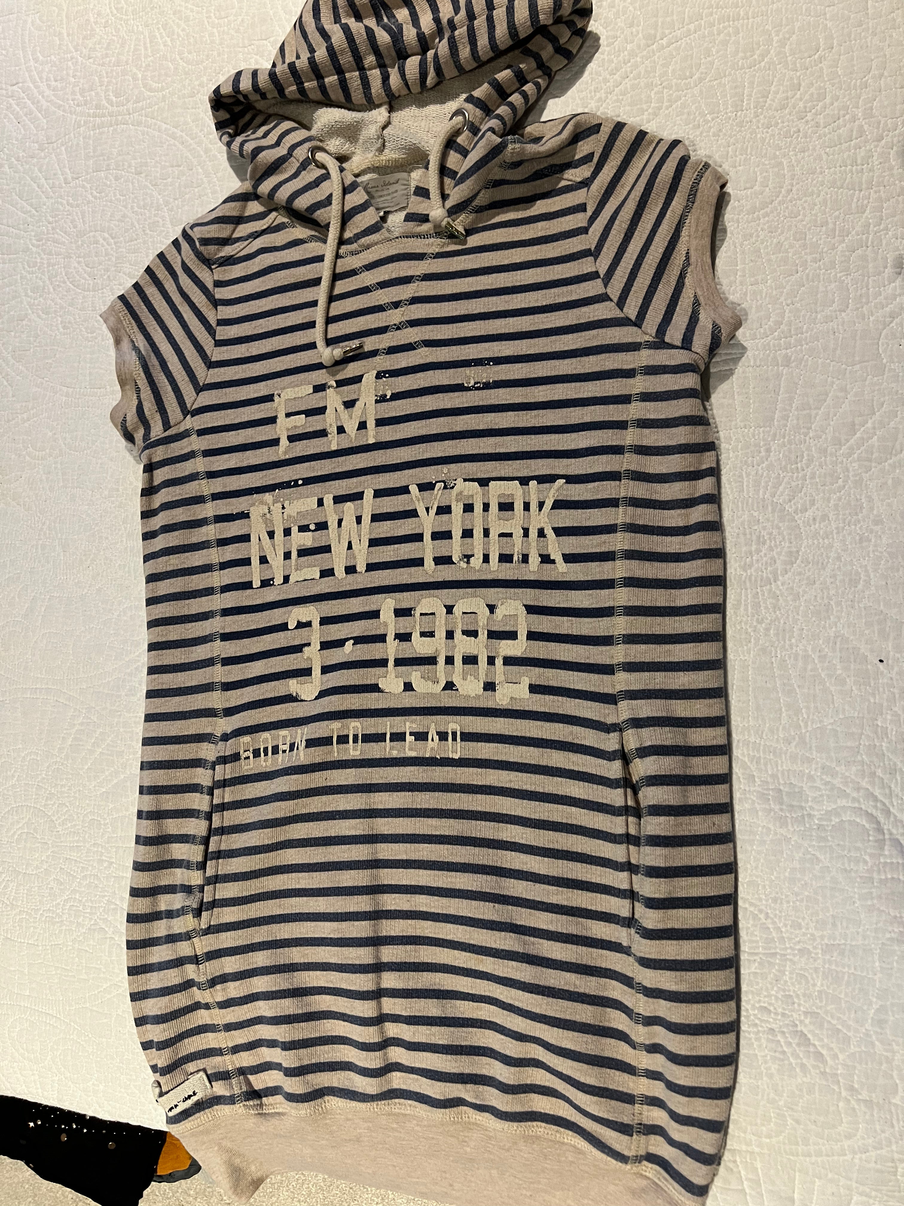 Sleeveless stripped jumper