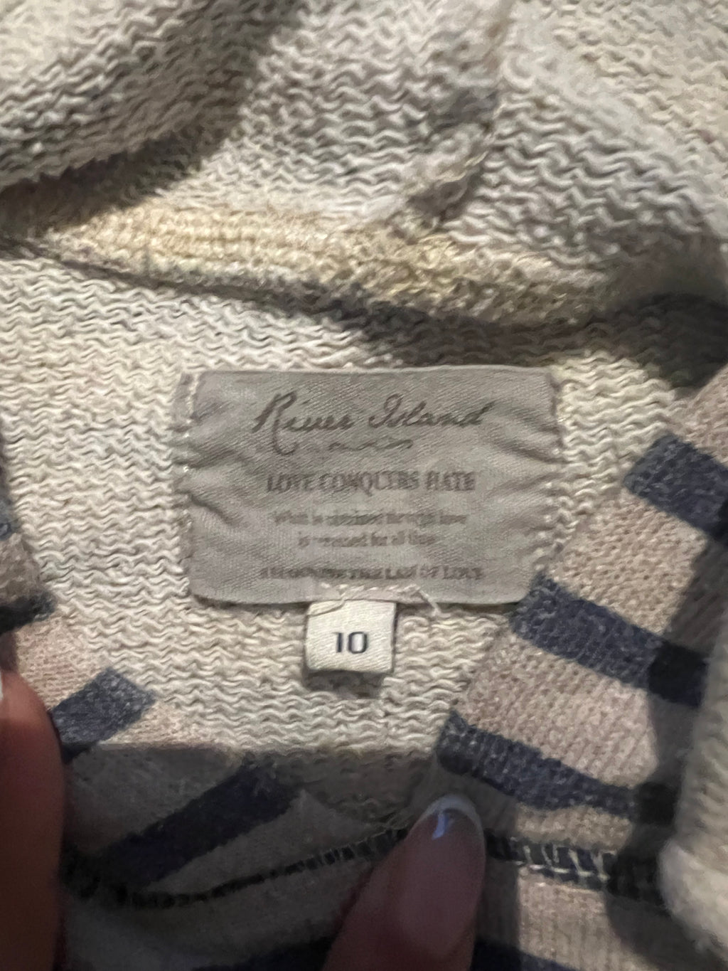 Sleeveless stripped jumper