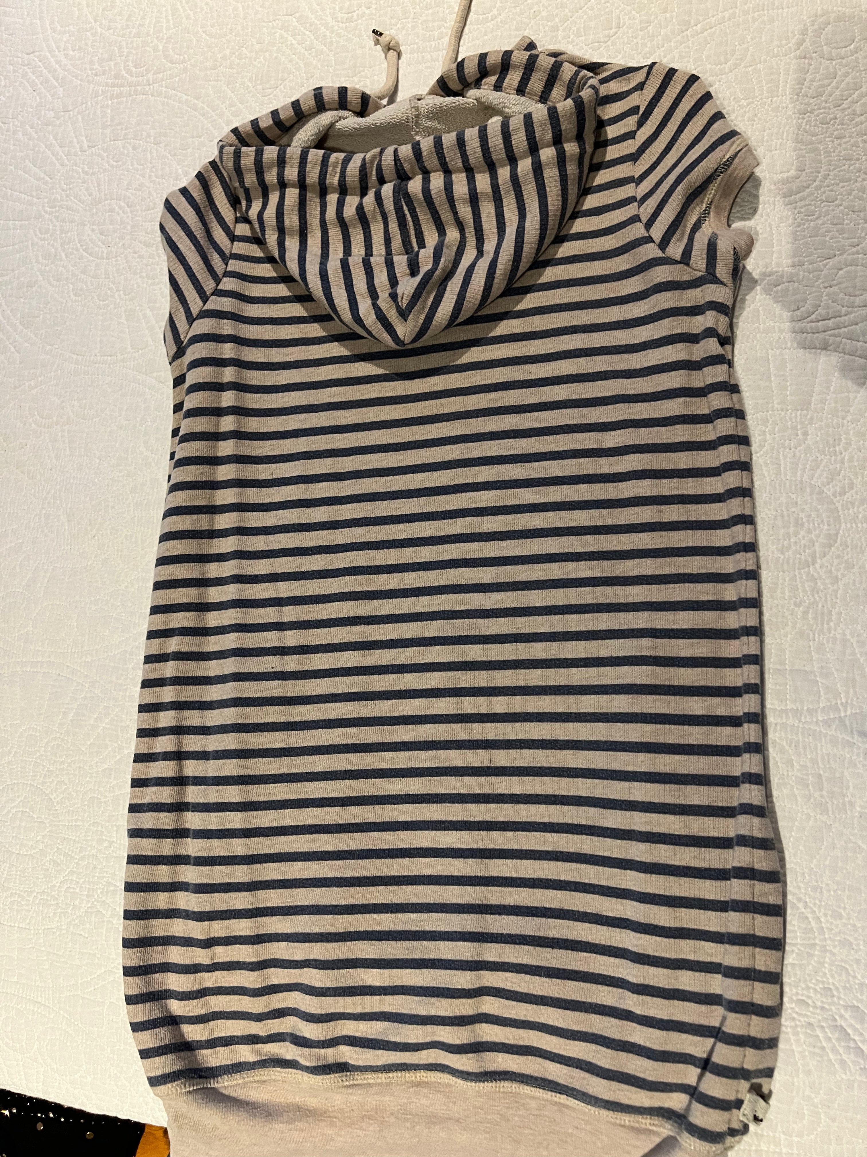 Sleeveless stripped jumper