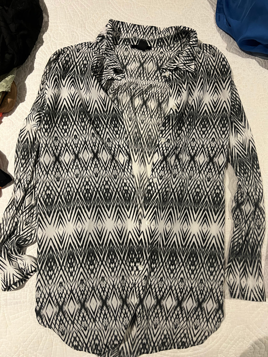 Black/white shirt
