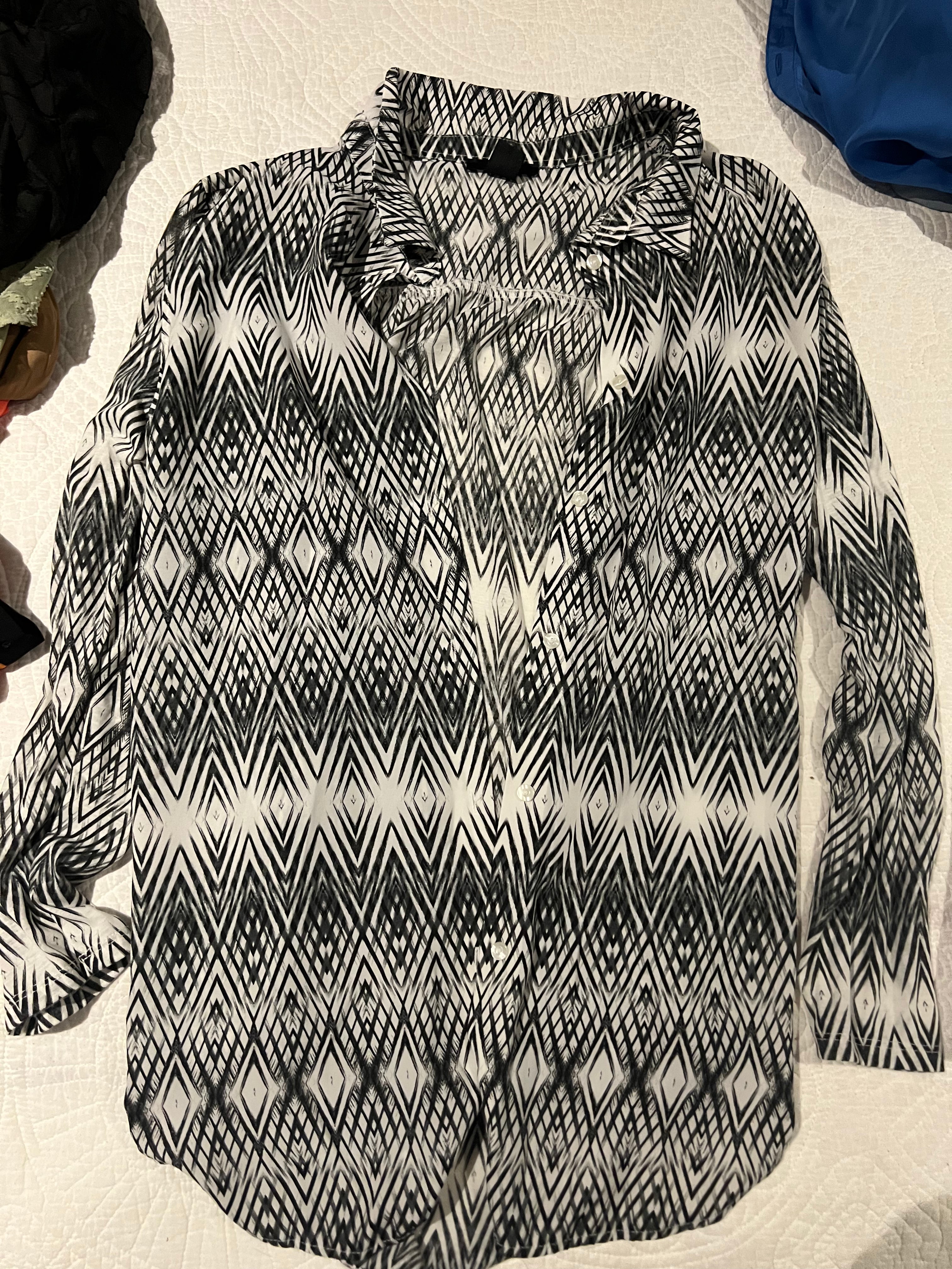 Black/white shirt