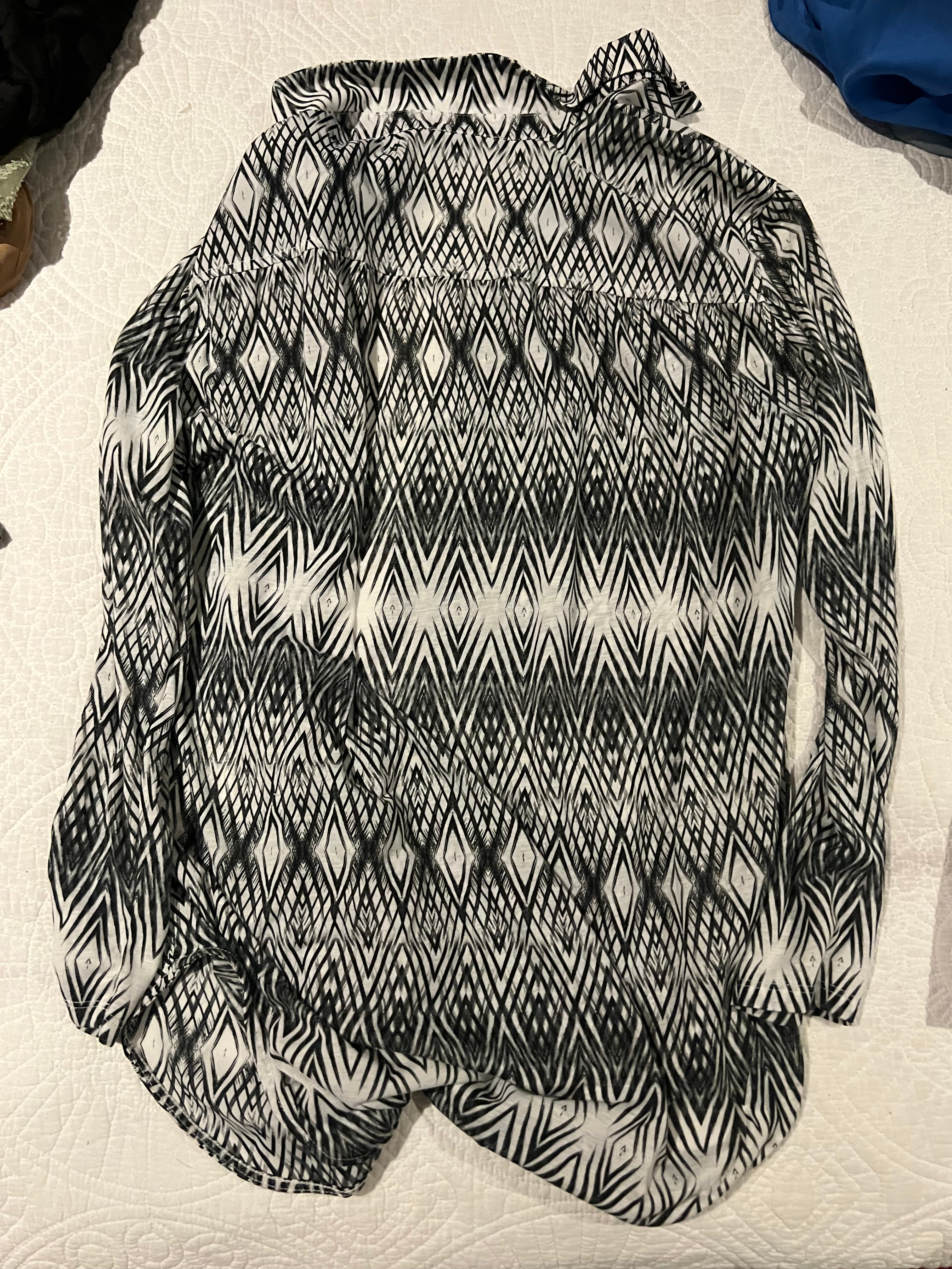 Black/white shirt