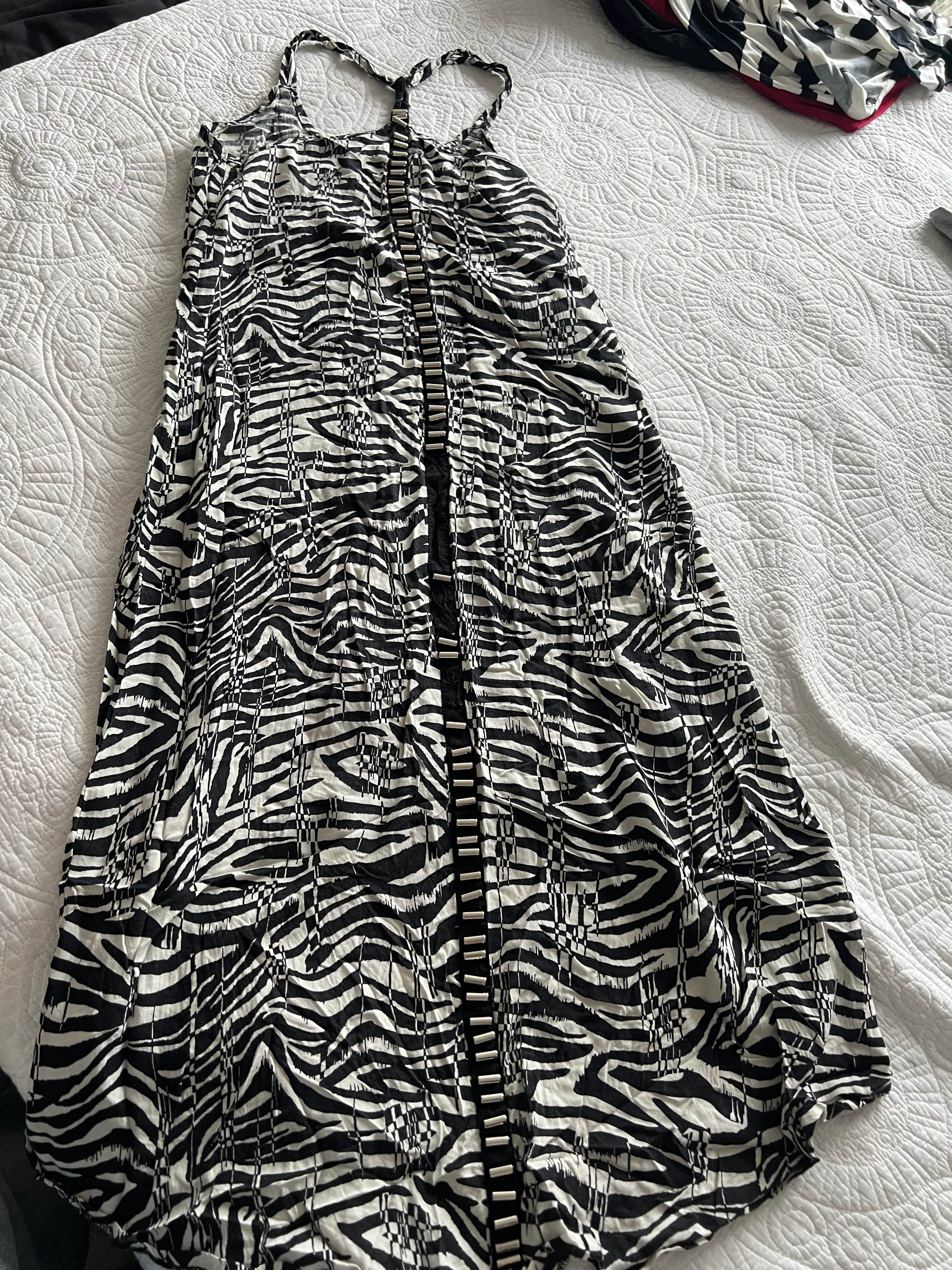 Black/white top with beads