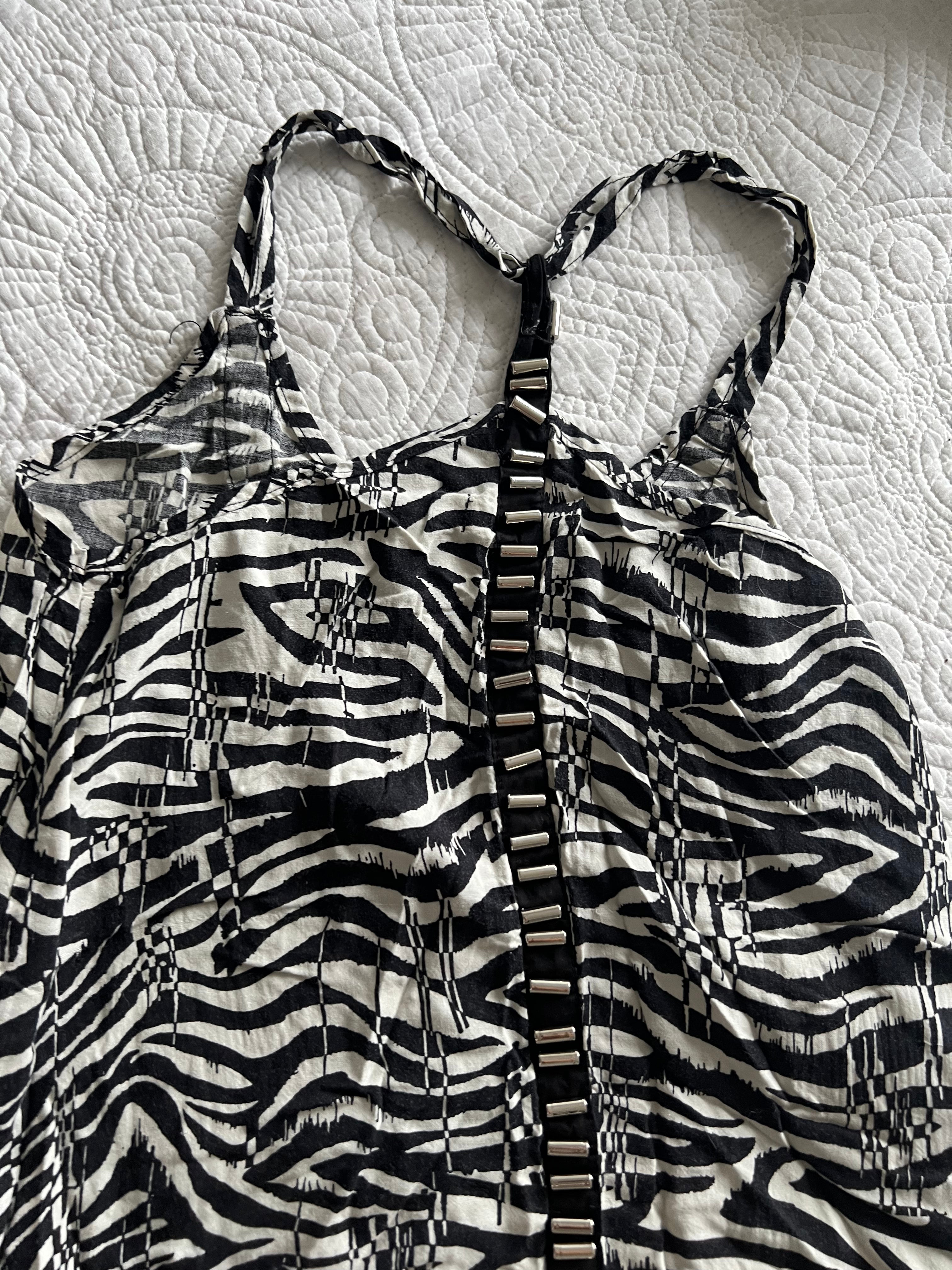 Black/white top with beads