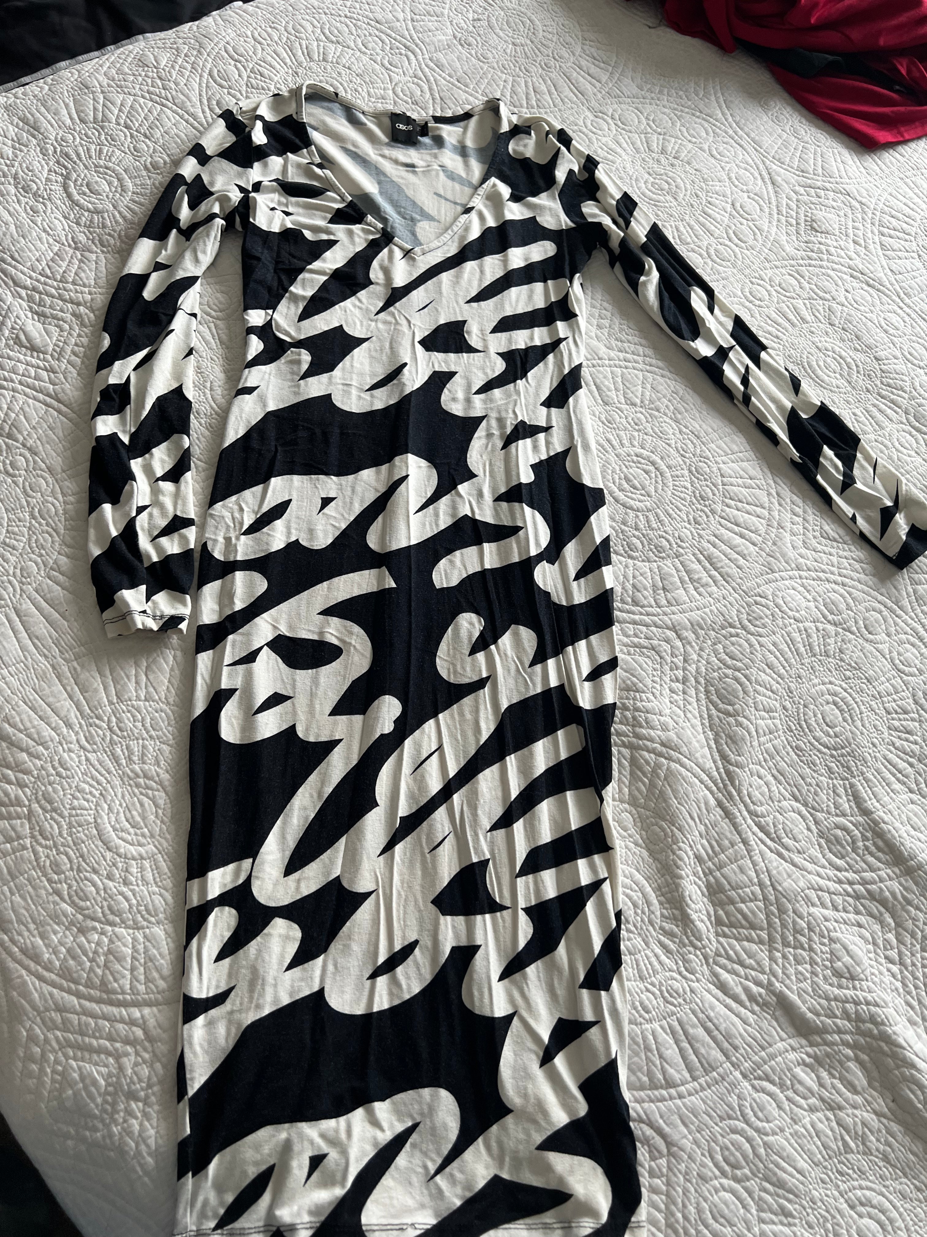 Black/white dress