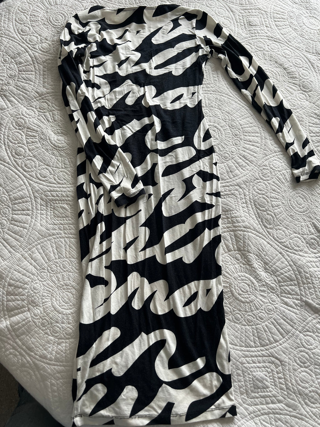 Black/white dress