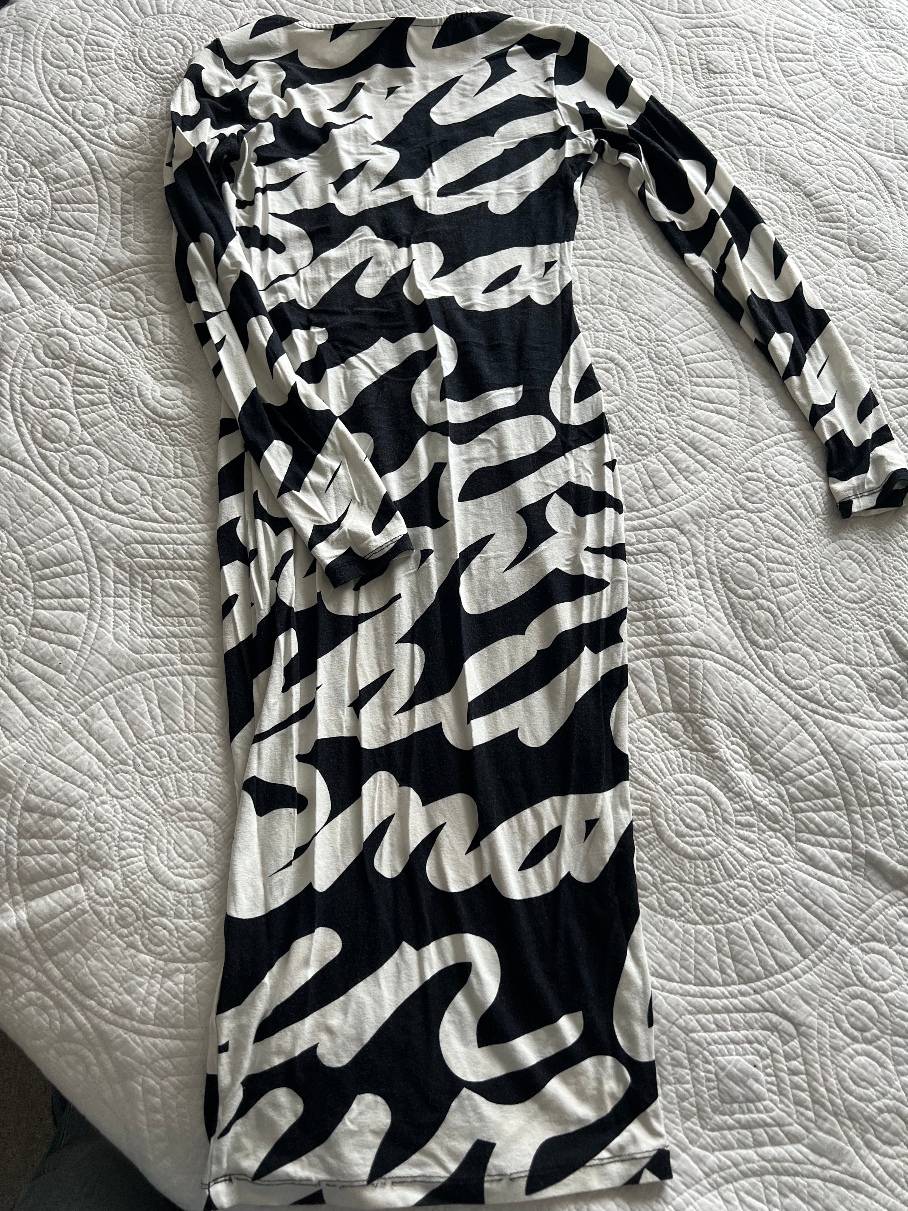 Black/white dress