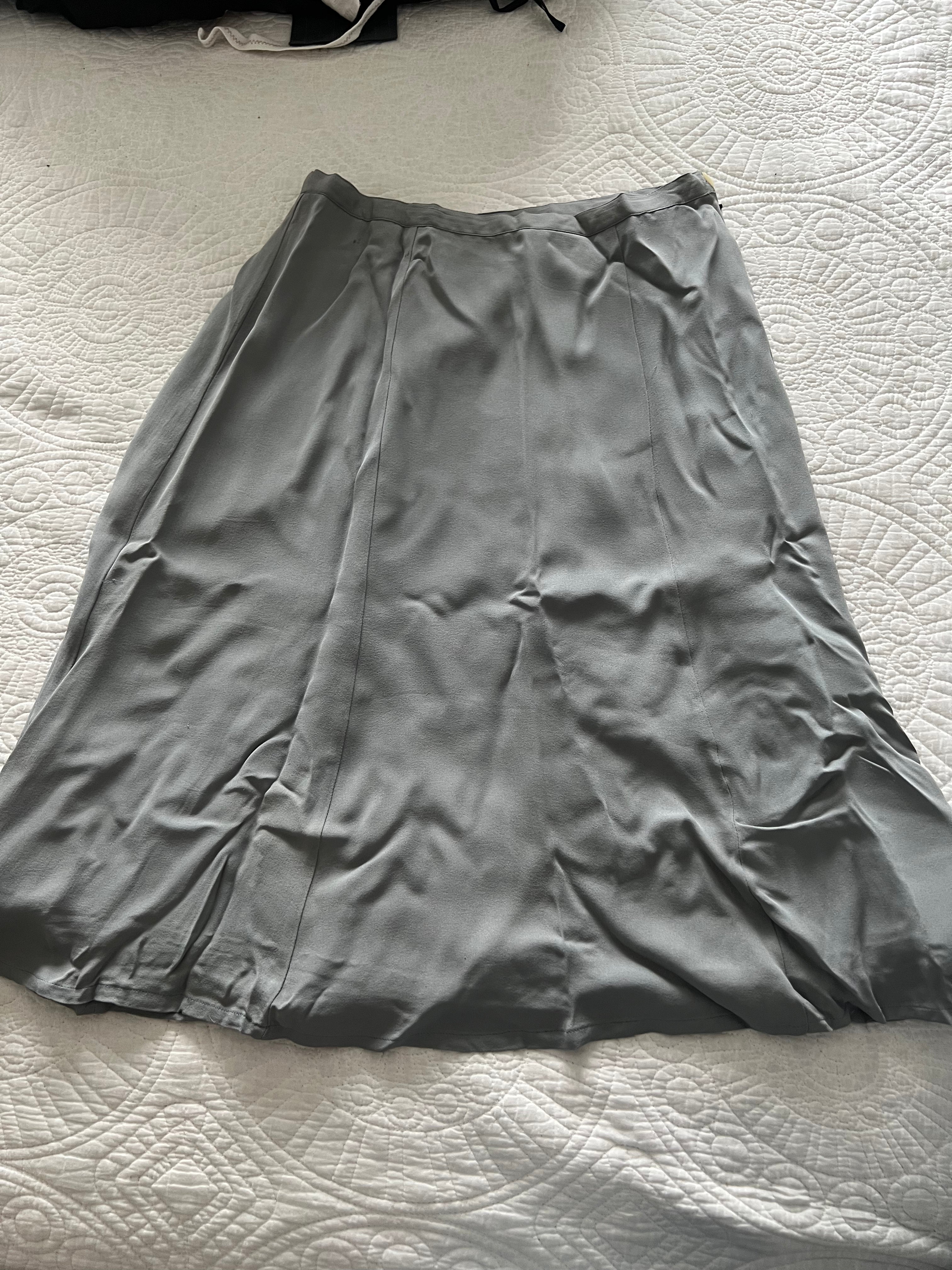 Grey flowy skirt