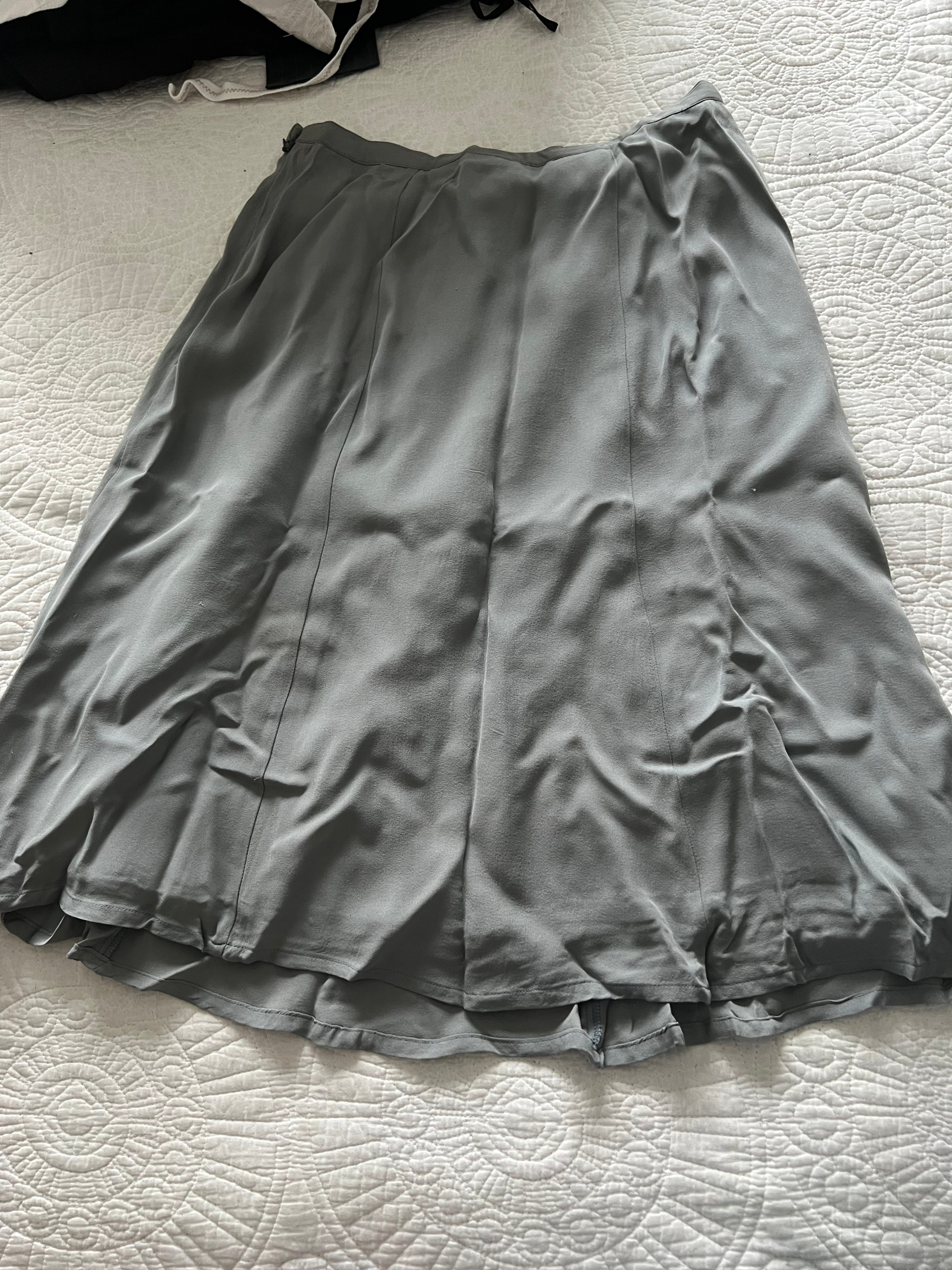 Grey flowy skirt